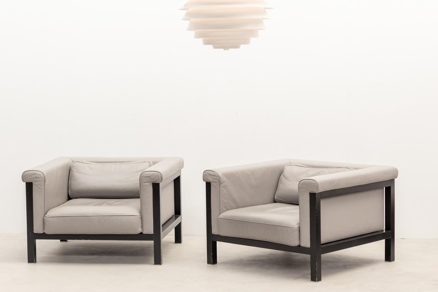 pair of armchairs by Jules Wabbes, Livourne-Série 800 Luxe edited by Bullo  For Sale 1