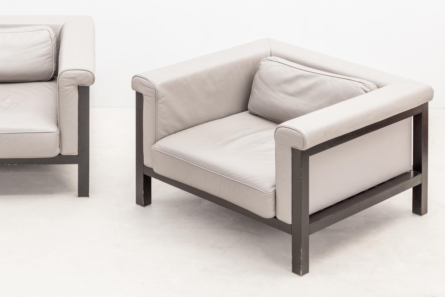 pair of armchairs by Jules Wabbes, Livourne-Série 800 Luxe edited by Bullo  For Sale 2