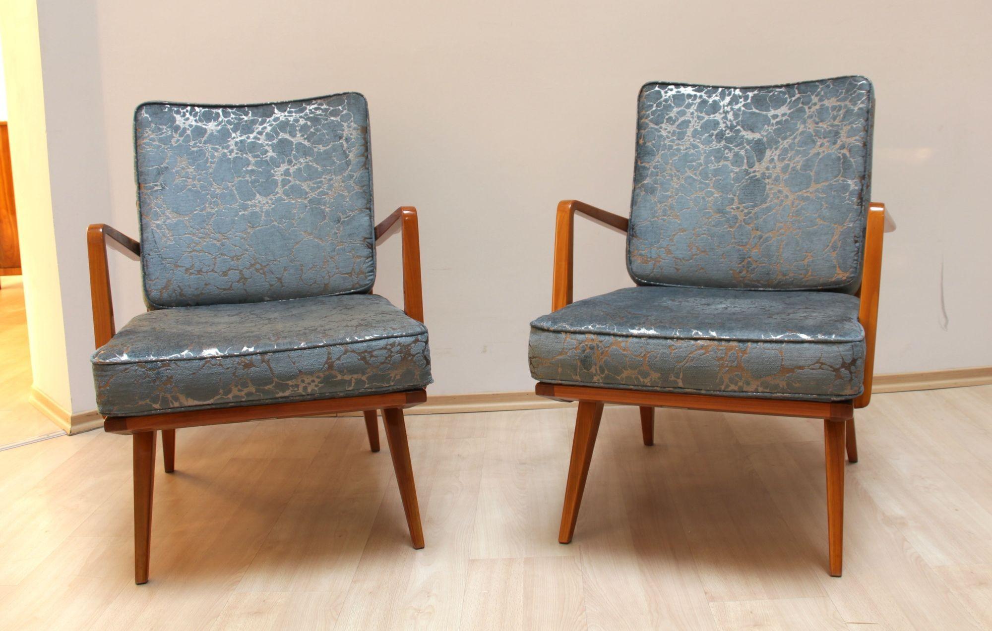 Pair of Mud-Century Modern Armchairs or Lounge chairs by Knoll from Germany, 1950s.
Wonderful, comfortable Pair of mid-century armchairs by Knoll Antimott series (labeled at the bottom).
Cherry solid wood frame, refinished condition and