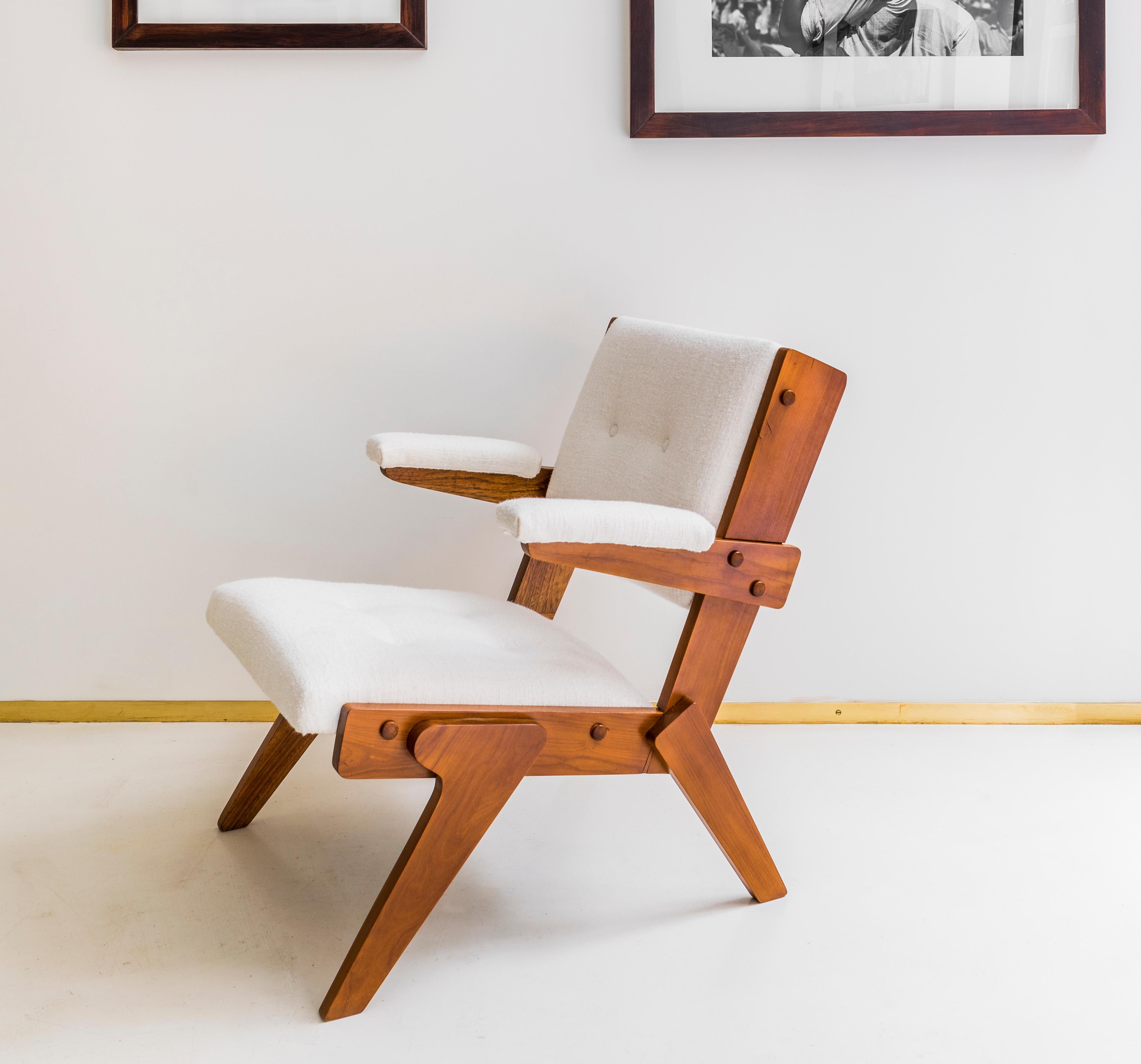 Mid-20th Century Pair of Armchairs by Lina Bo Bardi For Sale