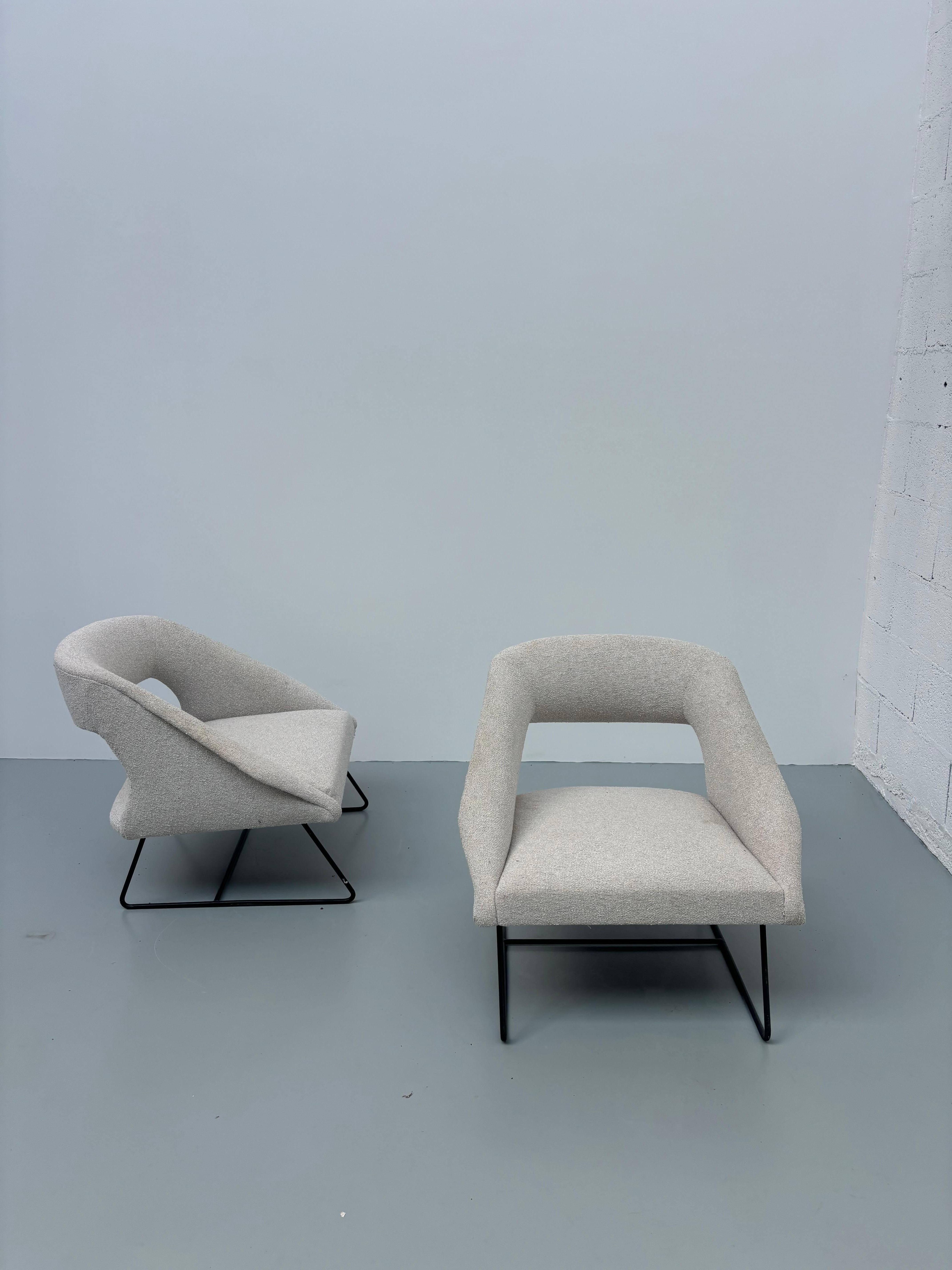 Mid-Century Modern Pair of armchairs by Louis Paolozzi For Sale