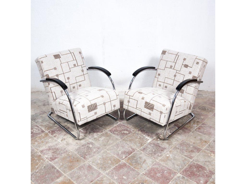 From the Bauhaus period a set of completely refurbished FN21 Famos cantilever Armchairs from Czech designer Mücke Melder. A very comfortable seat because of its sprung seats and back rest. Beautifully shaped frame from renovated chrome plated