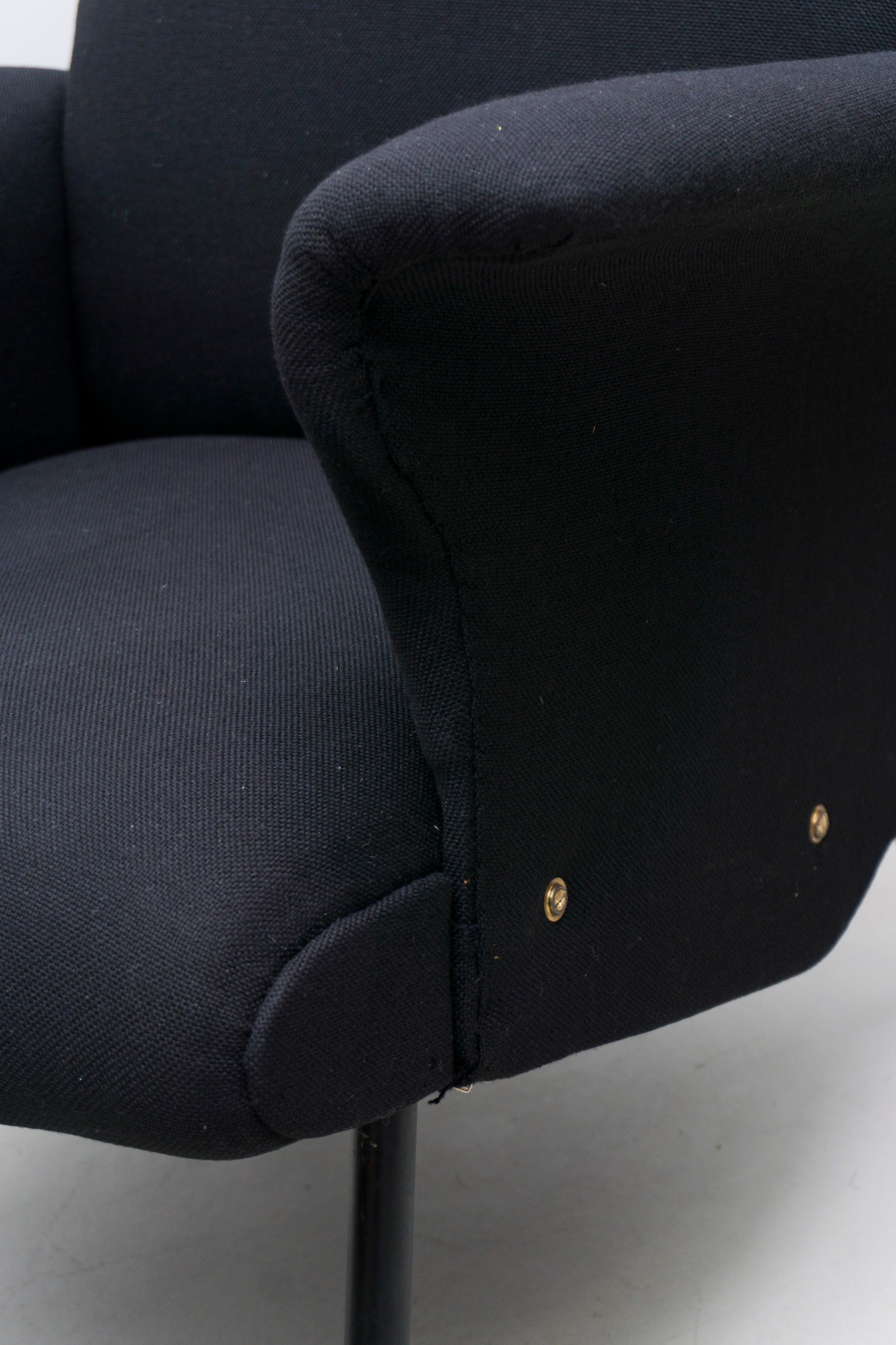 Pair of Armchairs by Osvaldo Borsani, black wool, manufactured by TECNO, 1955 In Good Condition In Berlin, DE