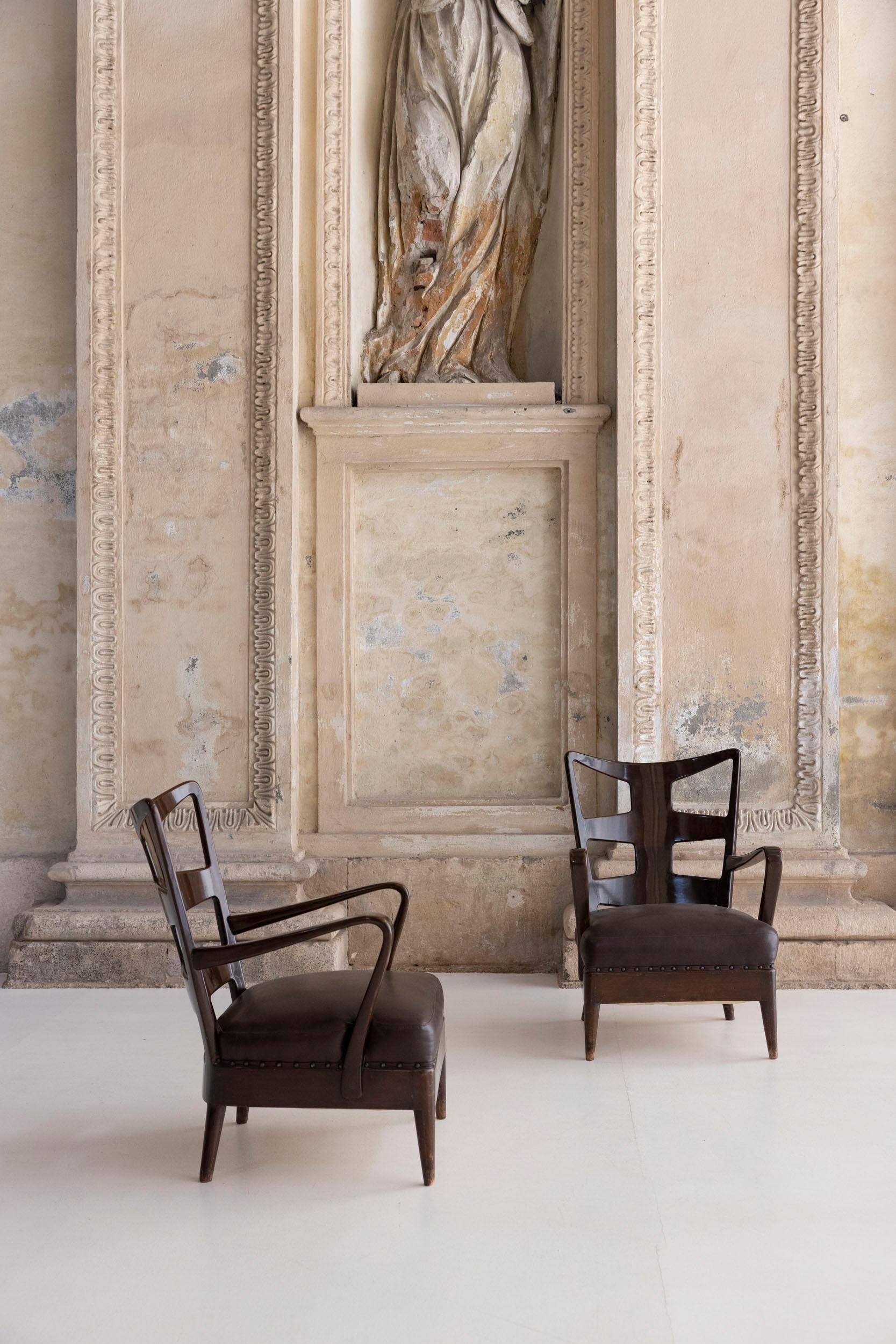 Pair of armchairs, model 6575, designed by Osvaldo Borsani for Arredamenti Borsani Varedo in 1946. The original frame is crafted from wood, with plush cushions upholstered in brown leather. Characteristic of Borsani's style, the design combines