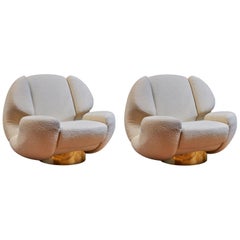 Paire de fauteuils par Studio Glustin