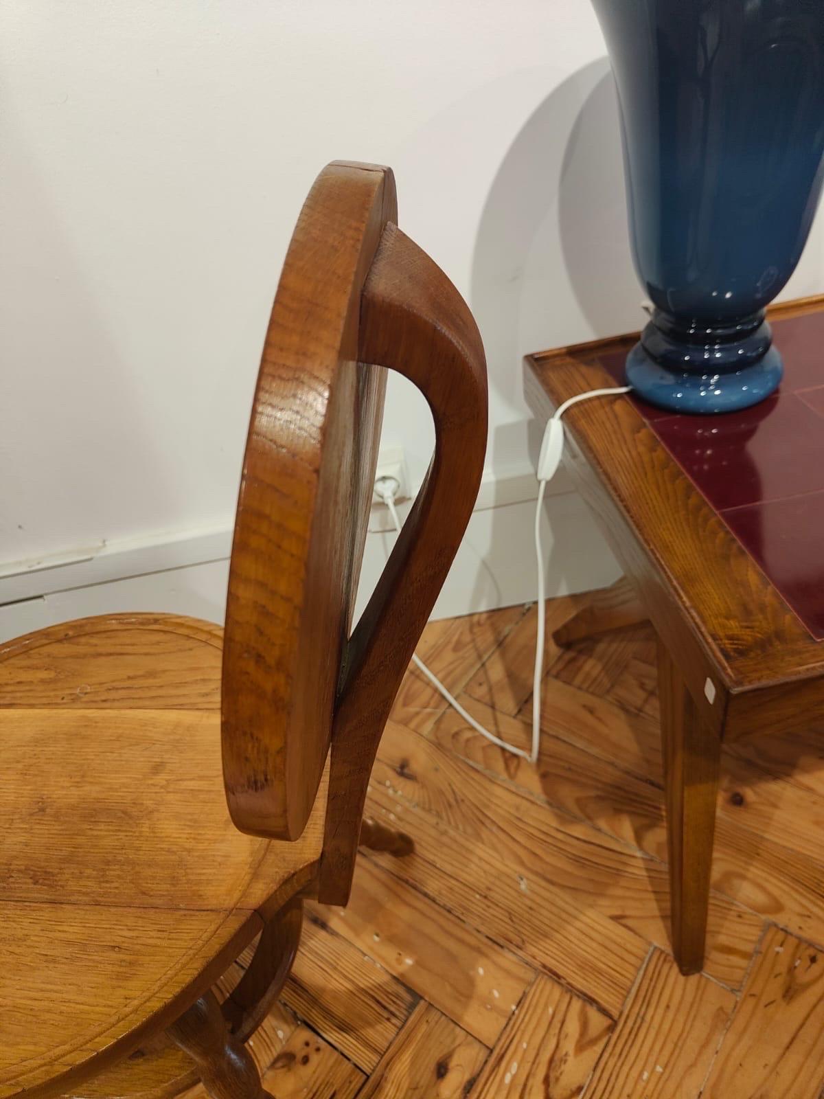A pair of oak chairs by victor Courtray (1896 -1987).
Éducation ; ÉCOLE BOULLE worked with Maurice Dufrene, Paul Follot.