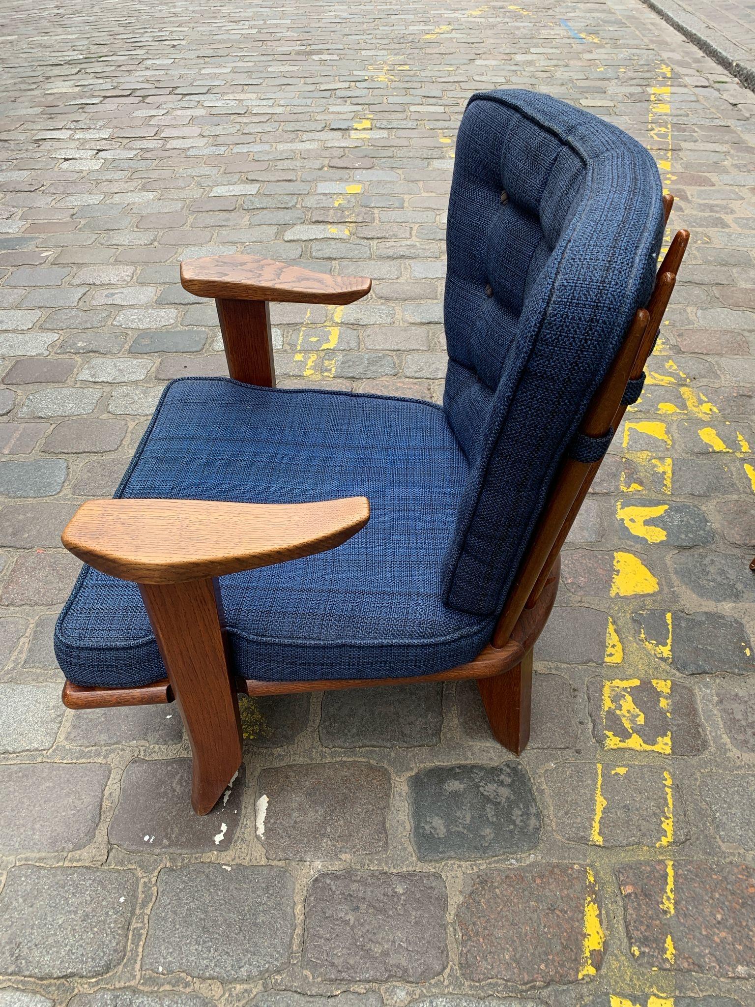 Paire de fauteuils en chêne et tissu modèle 