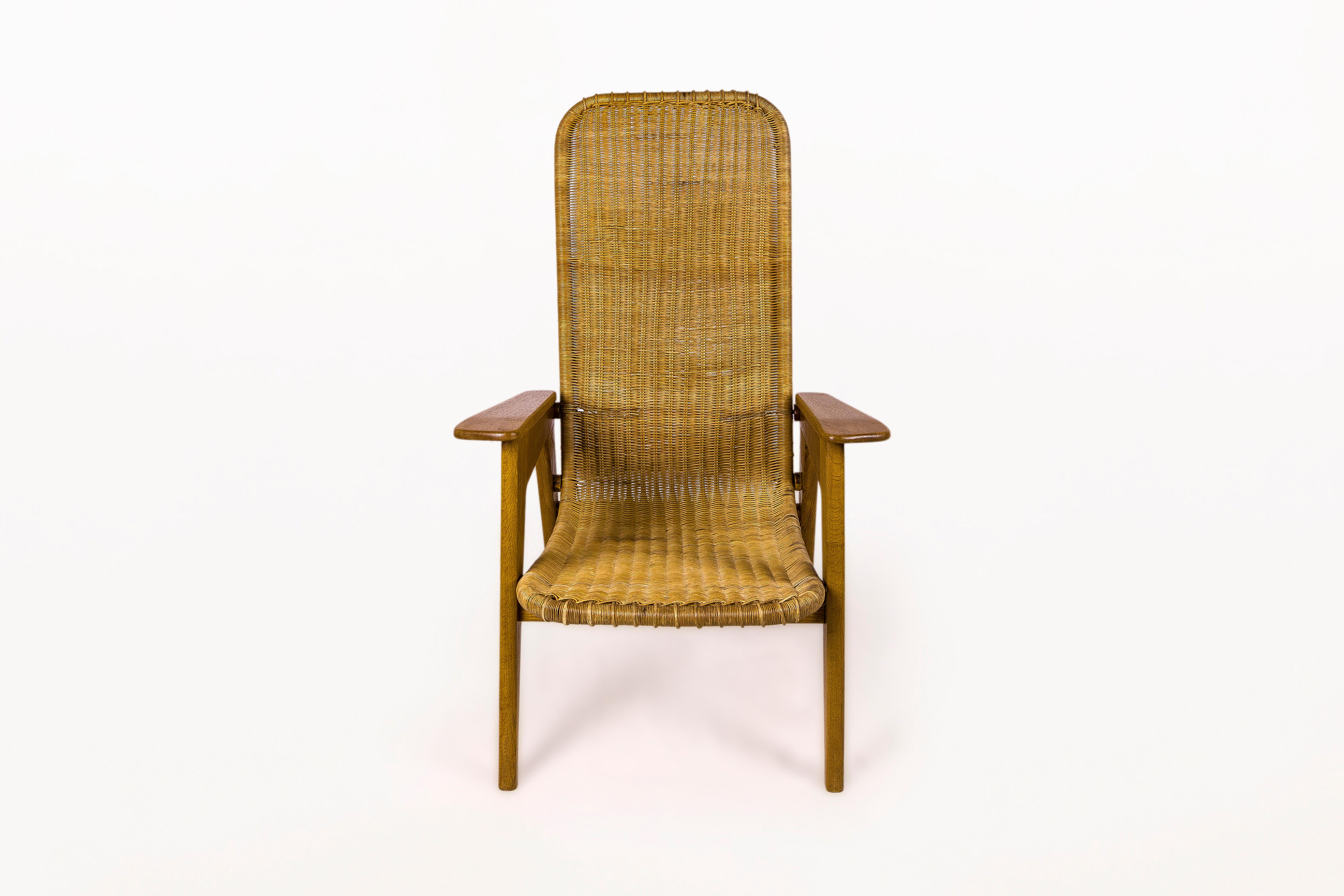 Pair of armchairs.
Made with oak and rattan.
Oak structure
Rattan seat
Modern design,
circa 1950, France.
Very good vintage condition.