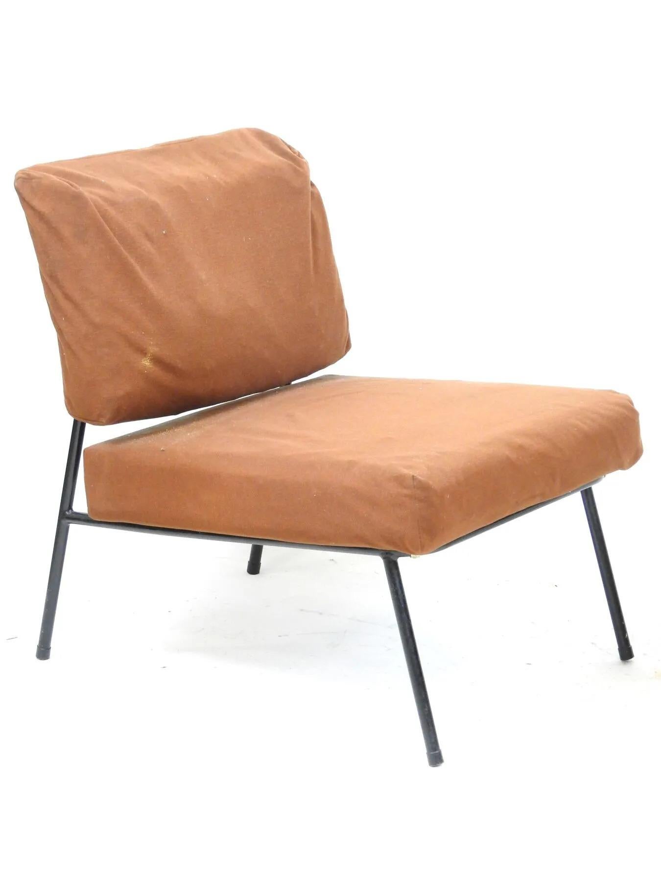 French Pair of armchairs circa 1950 in the style of Pierre Guariche For Sale