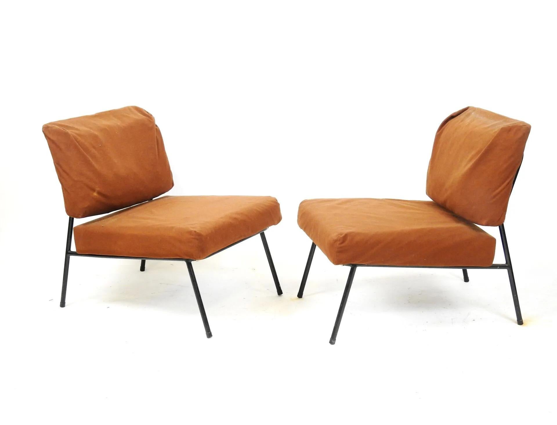 Pair of armchairs circa 1950 in the style of Pierre Guariche In Fair Condition For Sale In Saint-Ouen, FR