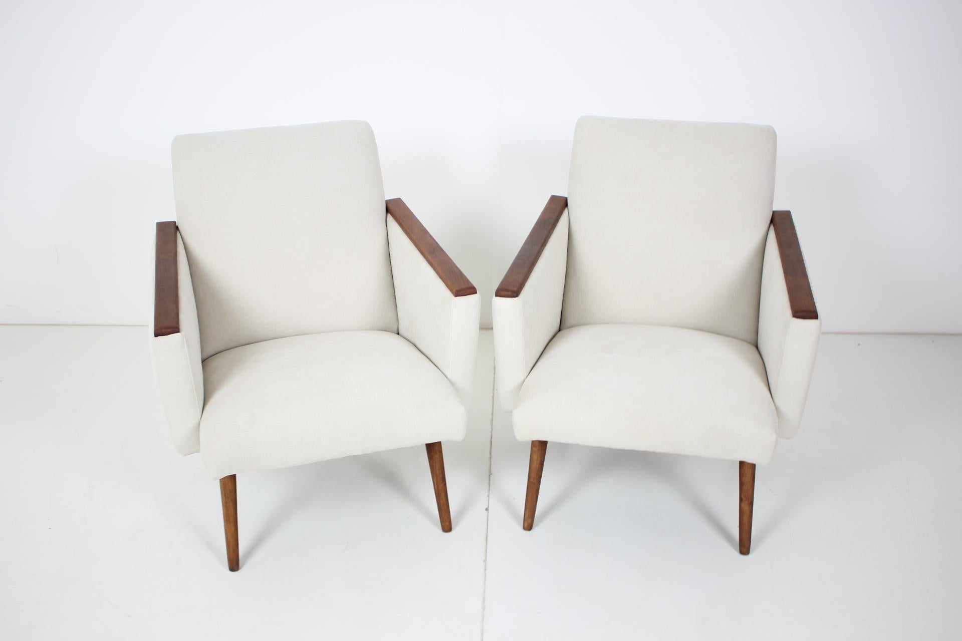 Pair of Armchairs, Czechoslovakia For Sale 3