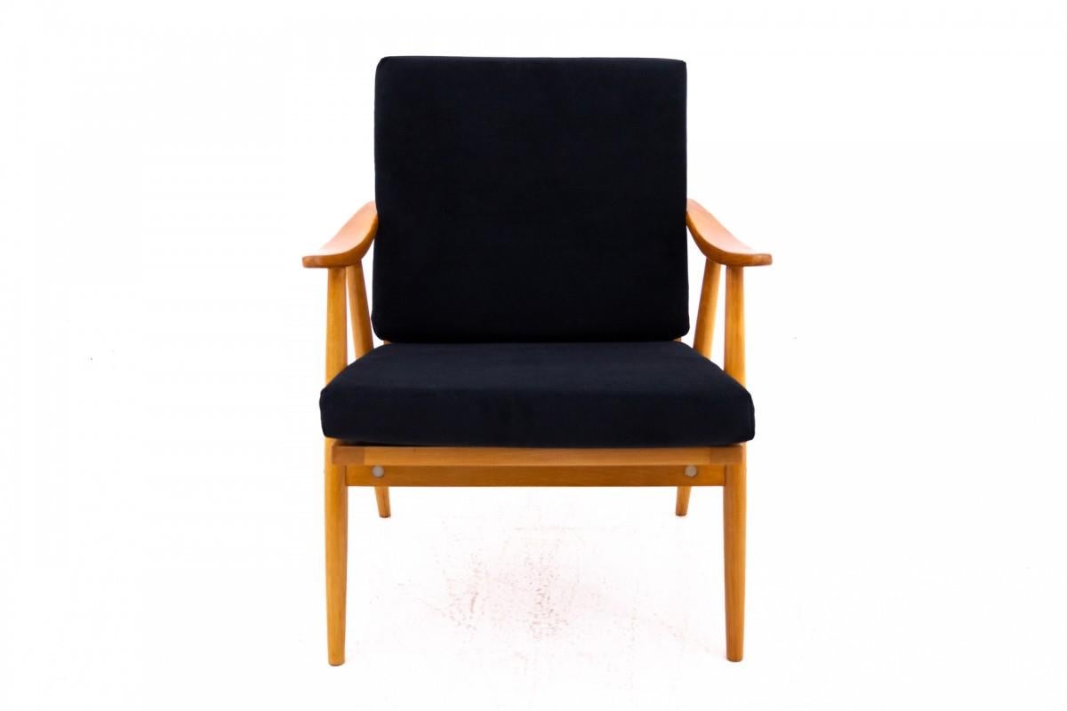 Mid-Century Modern Pair of armchairs, Czechoslovakia, manufacturer TON, 1960s. After renovation. For Sale