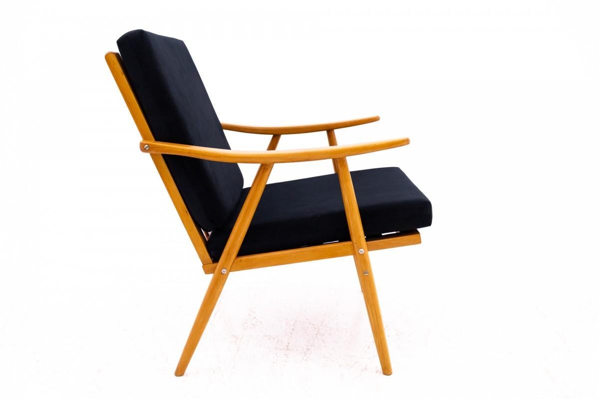 Pair of armchairs, Czechoslovakia, manufacturer TON, 1960s. After renovation. For Sale 1