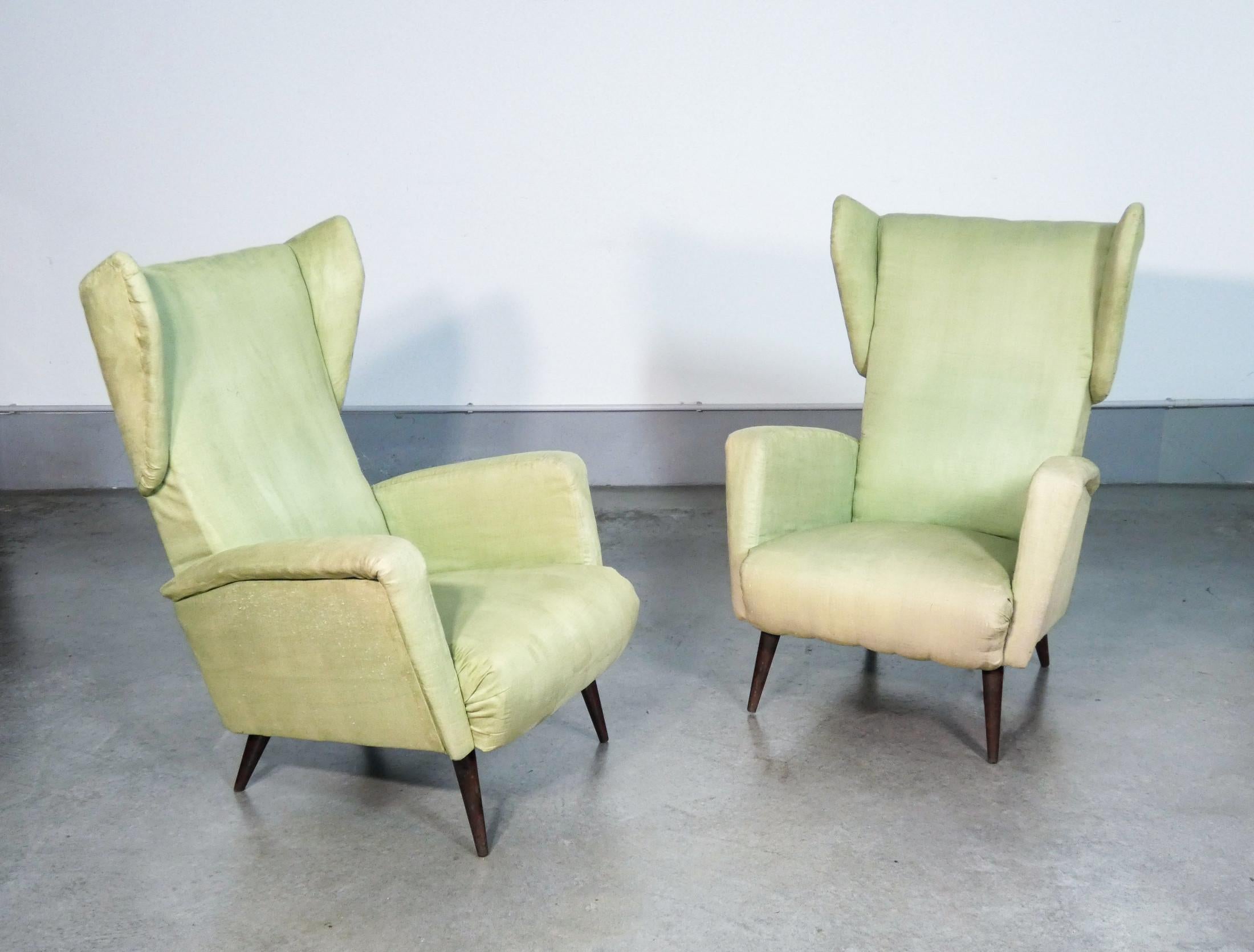 Pair of armchairs,
Design Giò Ponti for CASSINA.
Model famous for being used in the preparation of the rooms of the Royal Hotel in Naples.

Origin
Italy

Period
1950s

Designer
Giò PONTI

Brand
CASSINA

Model
A modern reworking of