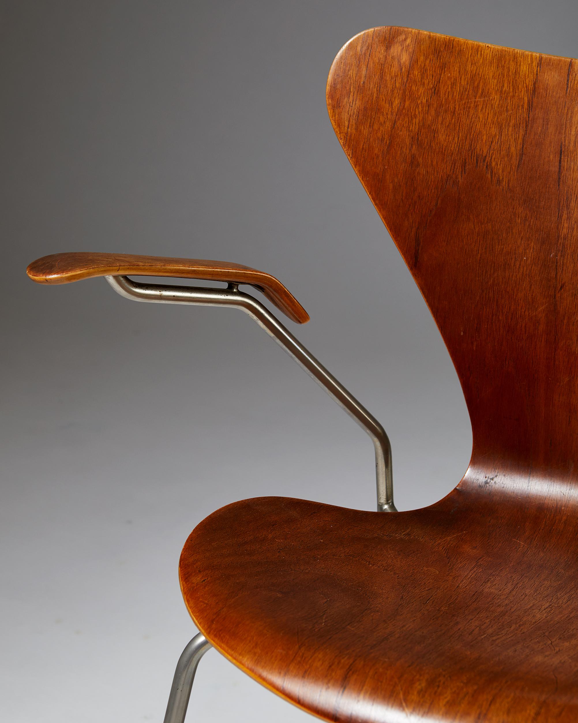 Pair of Armchairs Designed by Arne Jacobsen for Fritz Hansen, Denmark. 1950's.  4