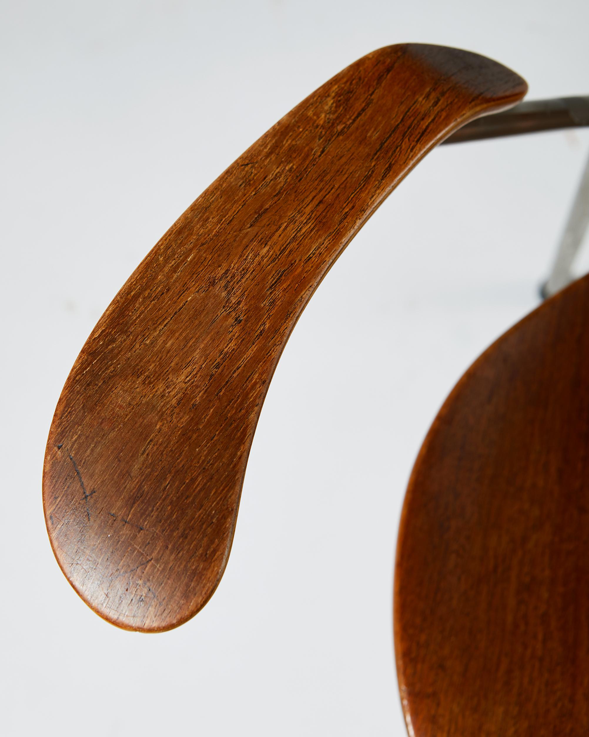 Pair of Armchairs Designed by Arne Jacobsen for Fritz Hansen, Denmark. 1950's.  7