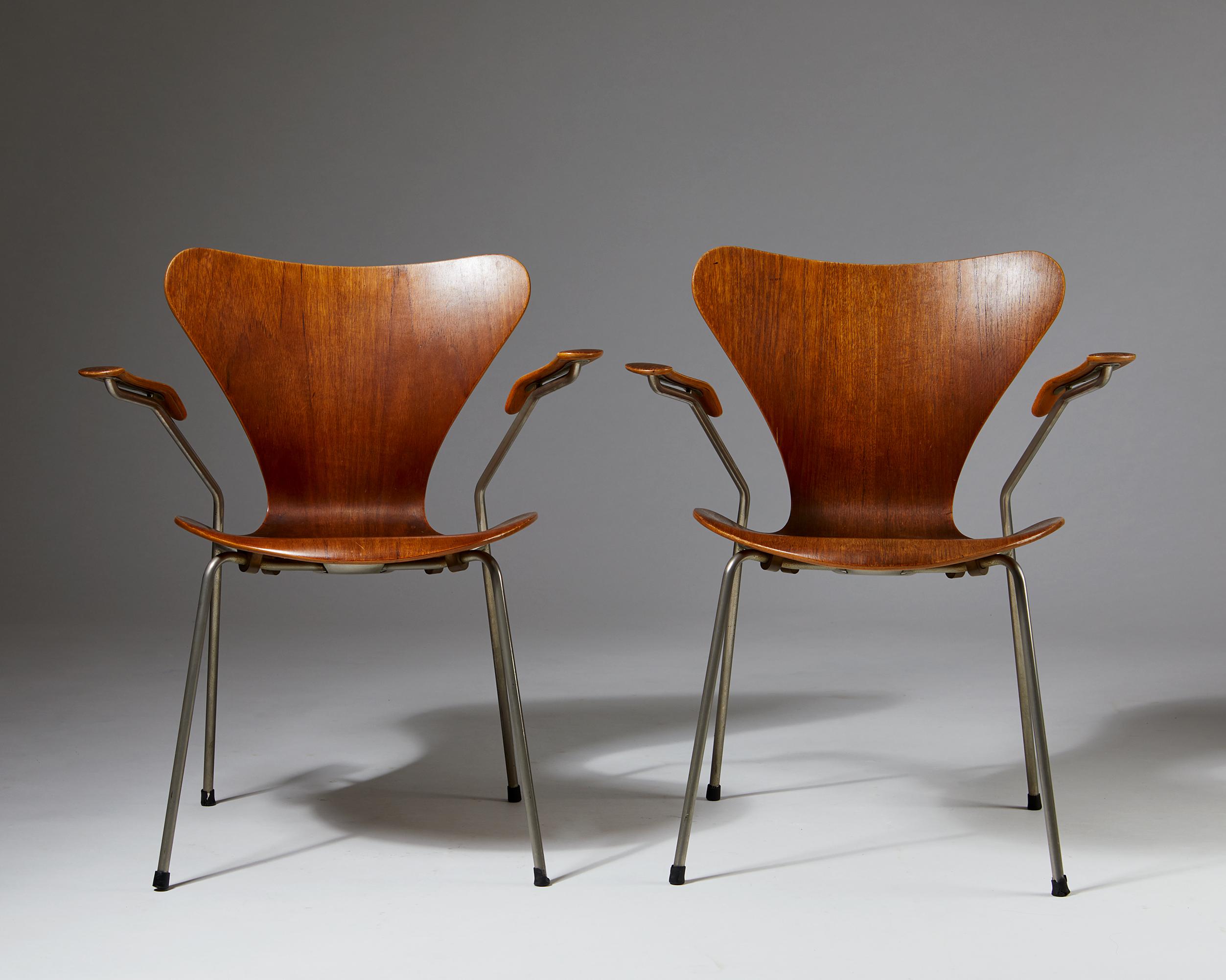 Scandinavian Modern Pair of Armchairs Designed by Arne Jacobsen for Fritz Hansen, Denmark. 1950's. 