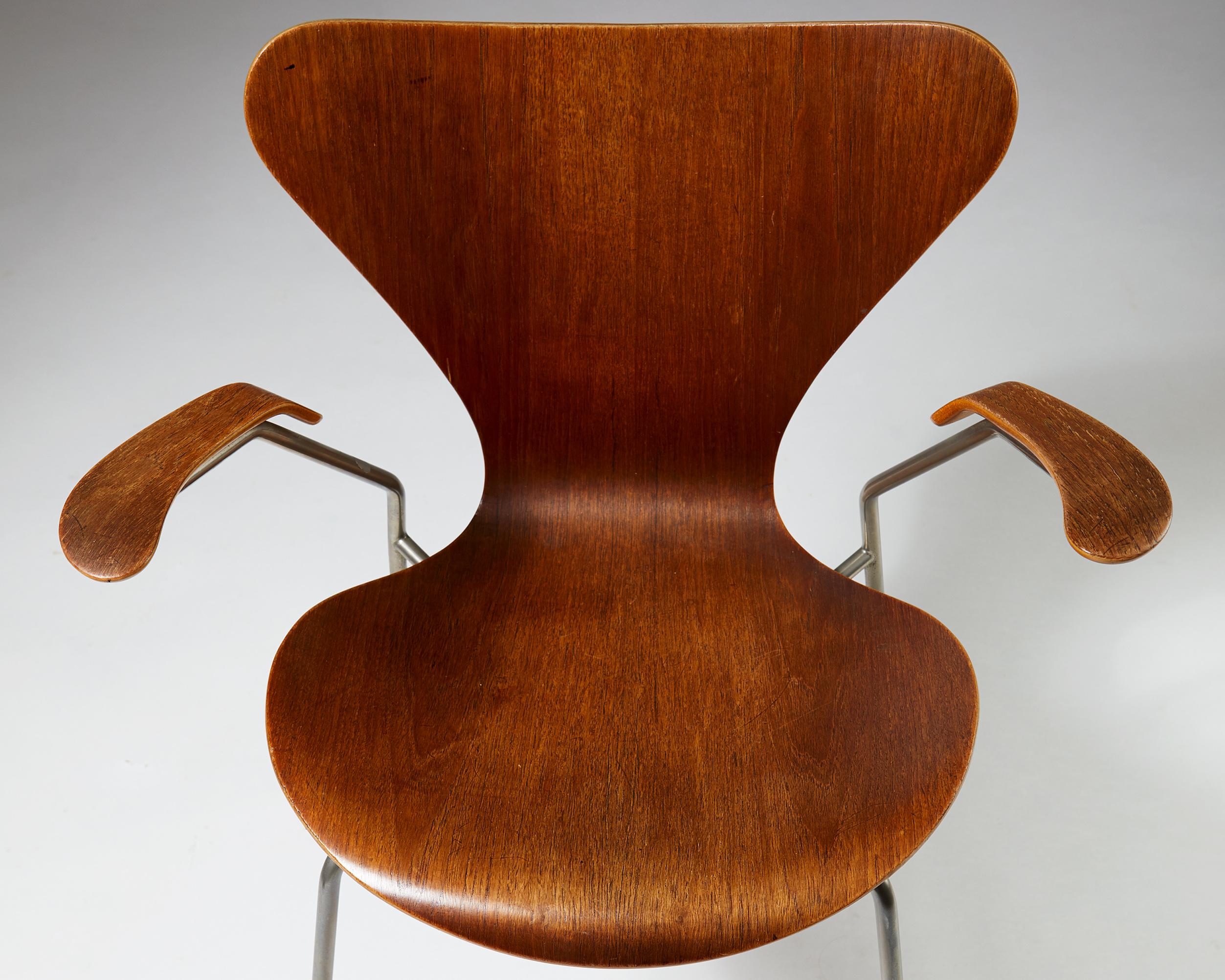 Pair of Armchairs Designed by Arne Jacobsen for Fritz Hansen, Denmark. 1950's.  2