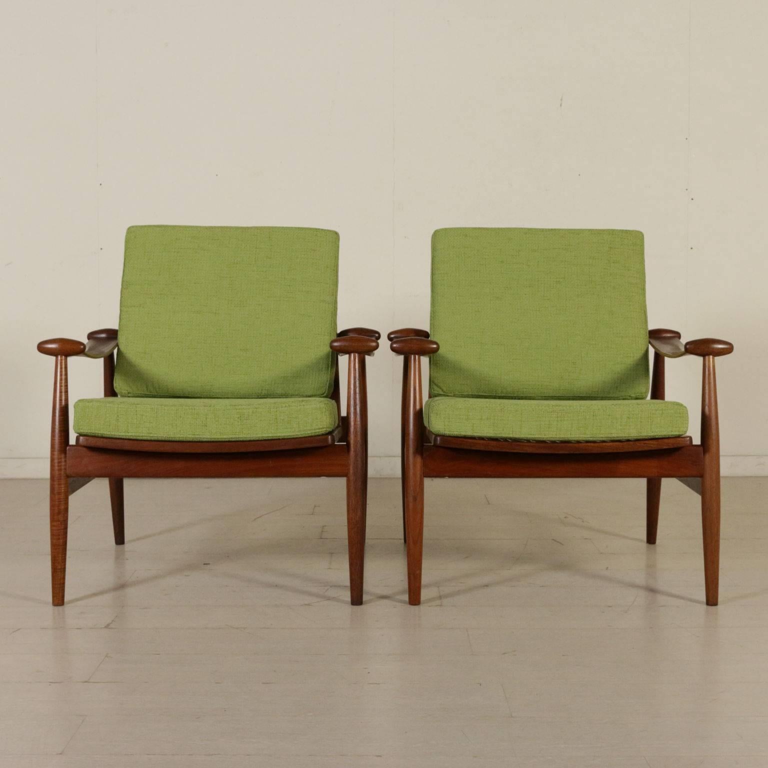A pair of armchairs designed by Finn Juhl (1912-1989) for France & Daverkosen. Model: 133 Spade. Teak wood, foam cushions with fabric upholstery. Manufactured in Denmark, 1950s-1960s.