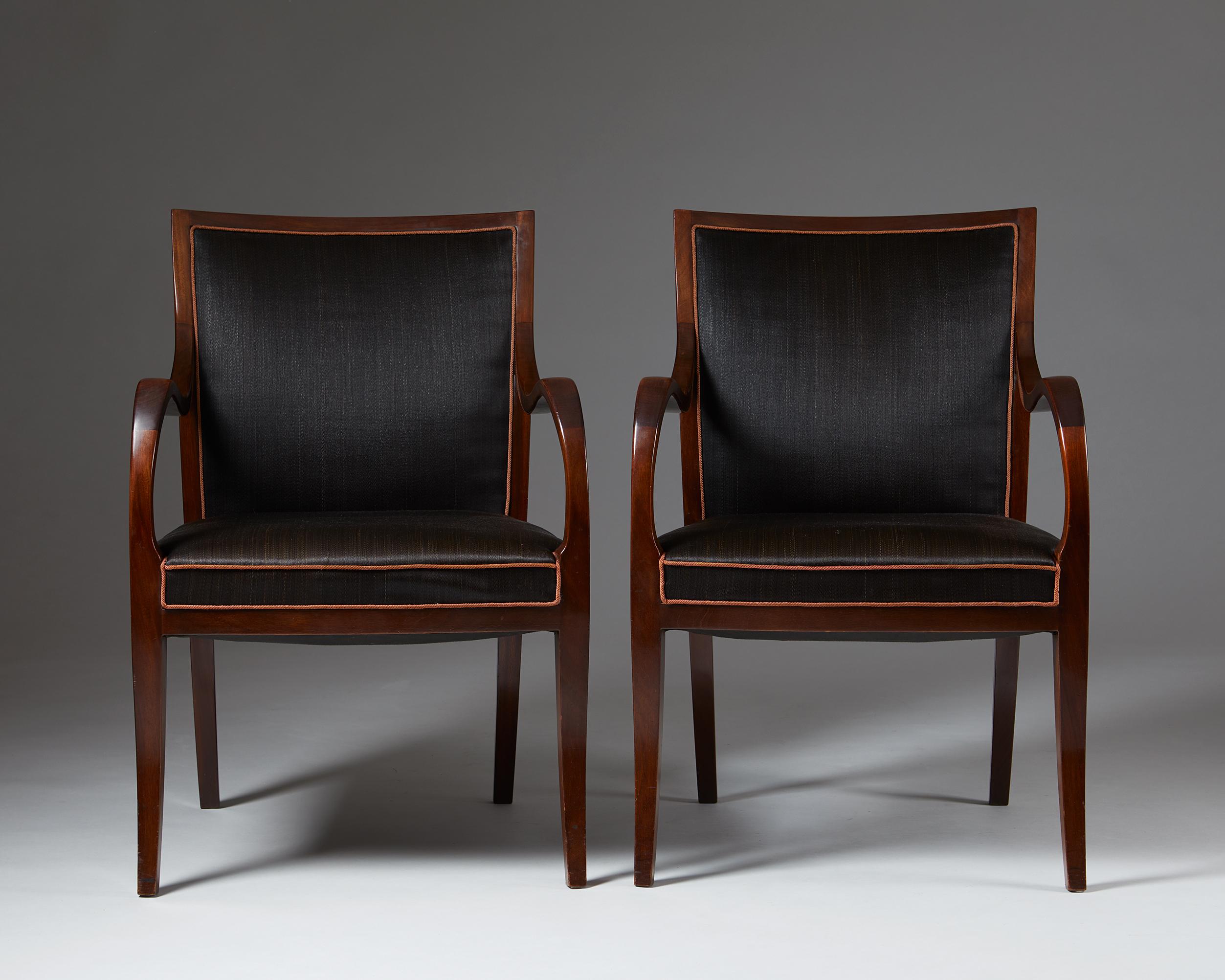 Pair of Armchairs Designed by Frits Henningsen for Frits Henningsen, Denmark, 19 In Good Condition In Stockholm, SE