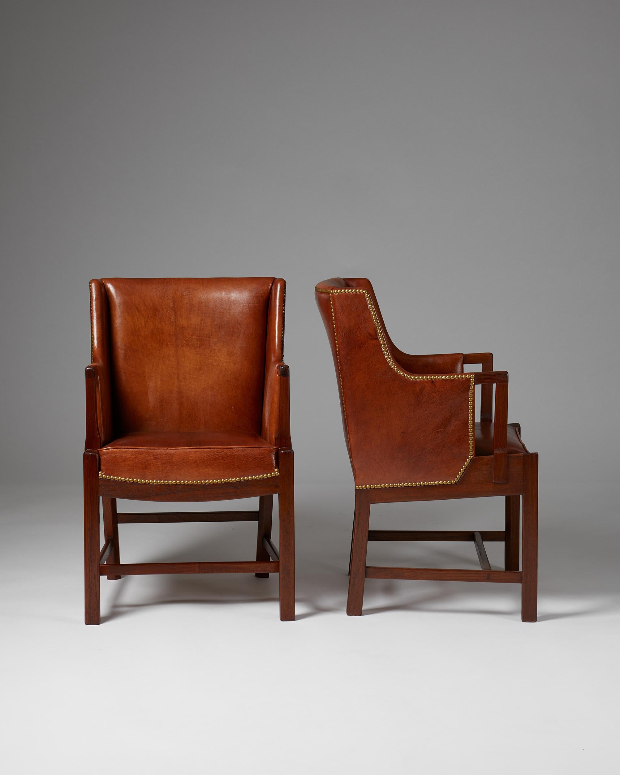 Pair of Armchairs Designed by Hans J. Wegner and Palle Suenson In Good Condition In Stockholm, SE