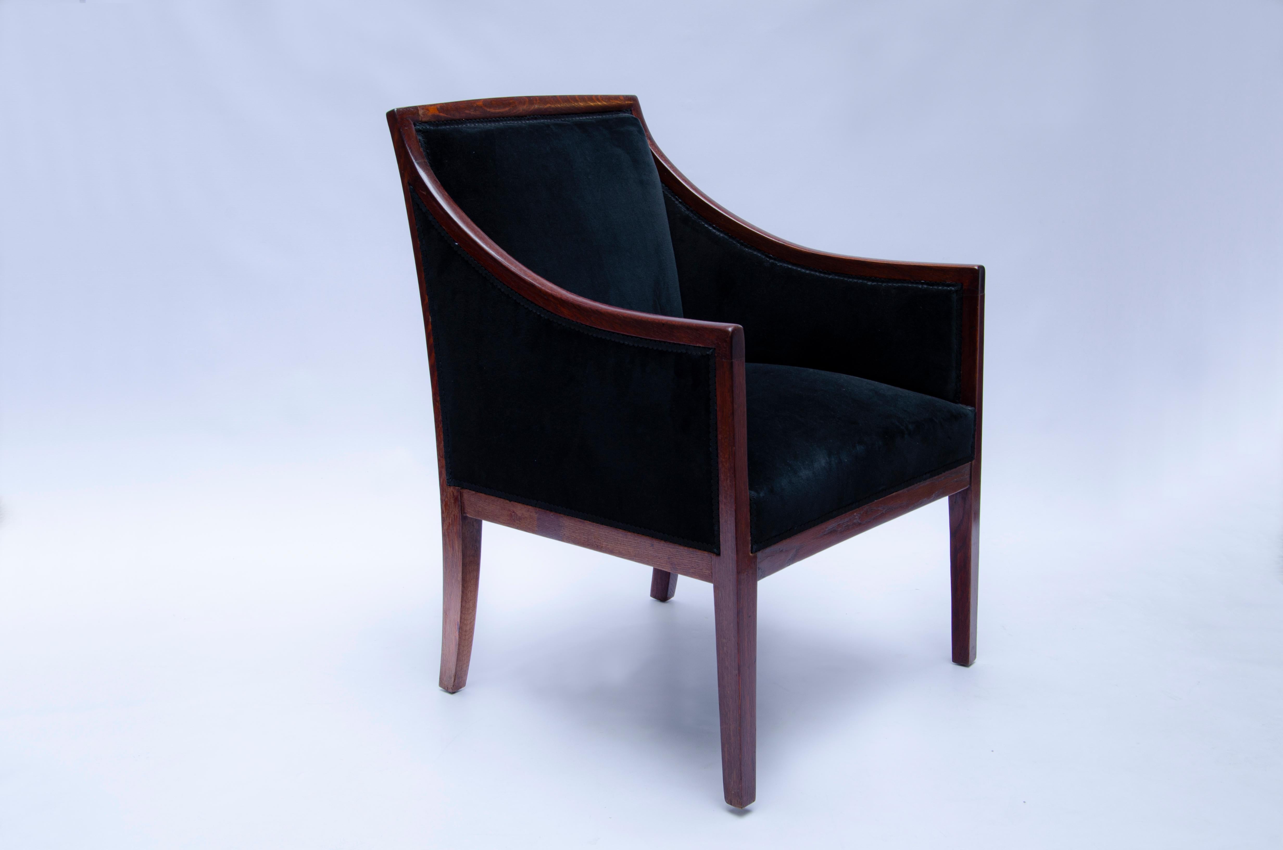 Pair of armchairs designed by Jean-Michel Frank (1895-1941). Oak frame and velvet fabric.

Léopold Diego Sanchez (1997) 