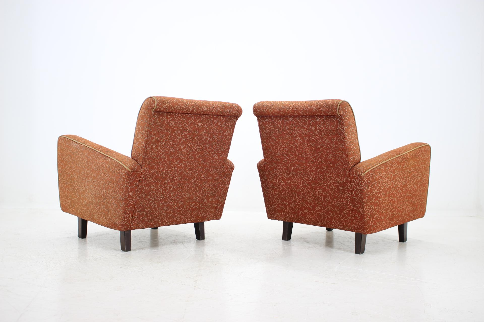 Mid-Century Modern Pair of Armchairs Designed by Jindřich Halabala, 1940s