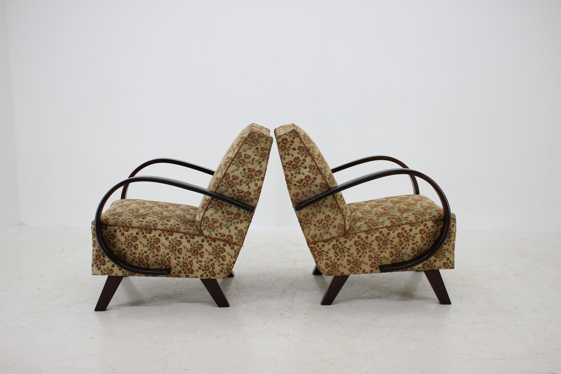 Mid-Century Modern Pair of Armchairs Designed by Jindřich Halabala, 1960s