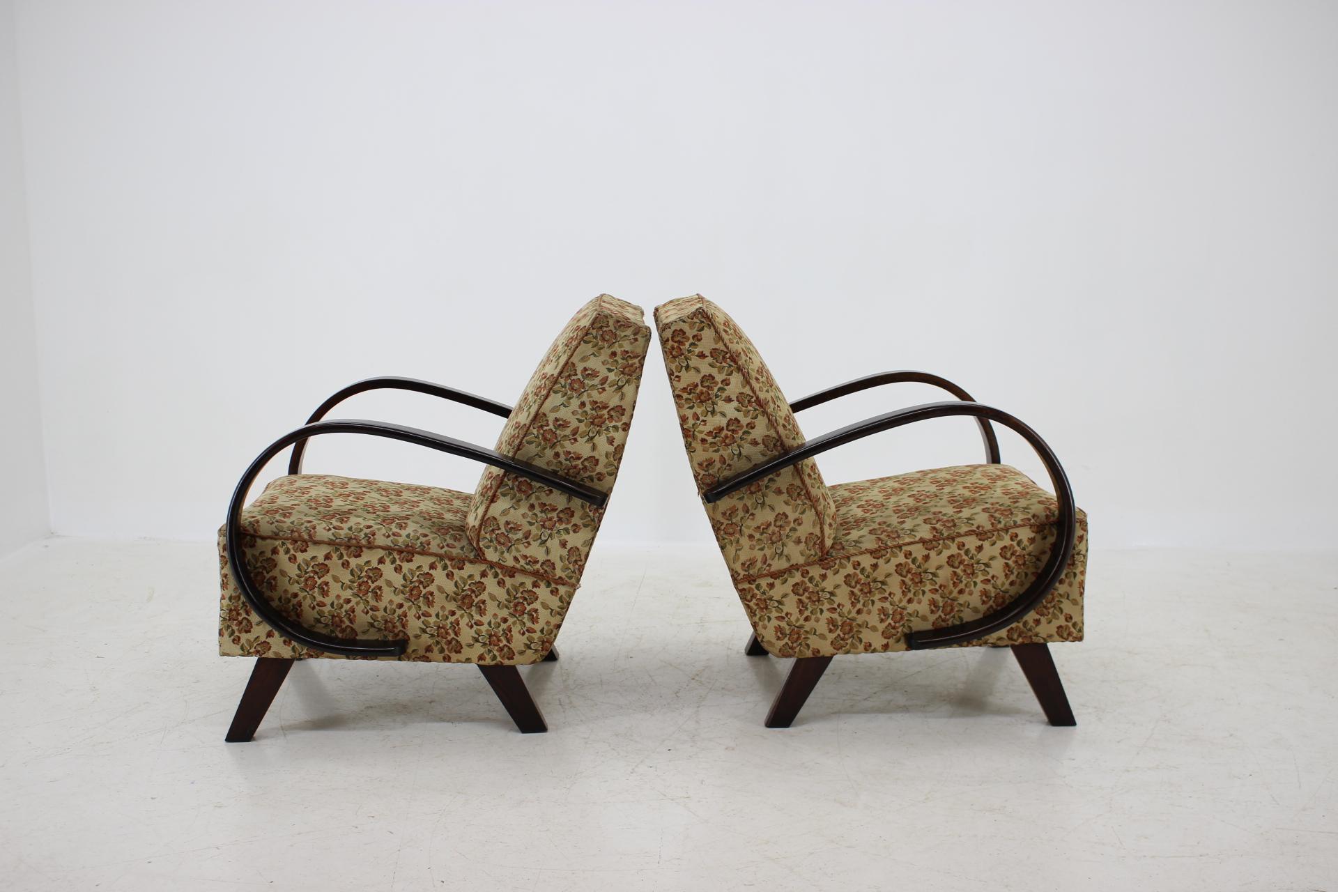 Mid-Century Modern Pair of Armchairs Designed by Jindřich Halabala, 1960s For Sale