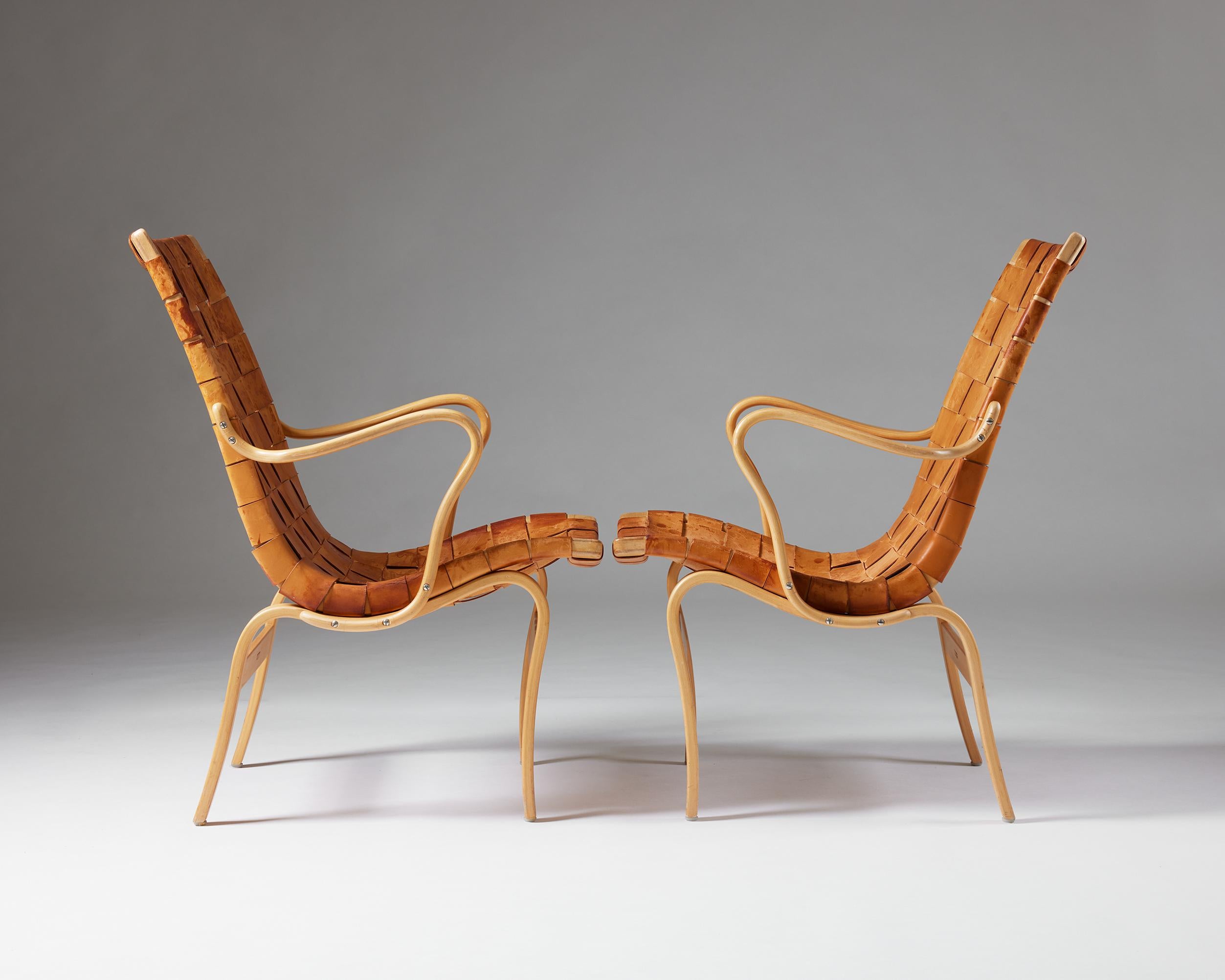 Paar Sessel 'Eva', entworfen von Bruno Mathsson für Karl Mathsson, Schweden (Leder) im Angebot