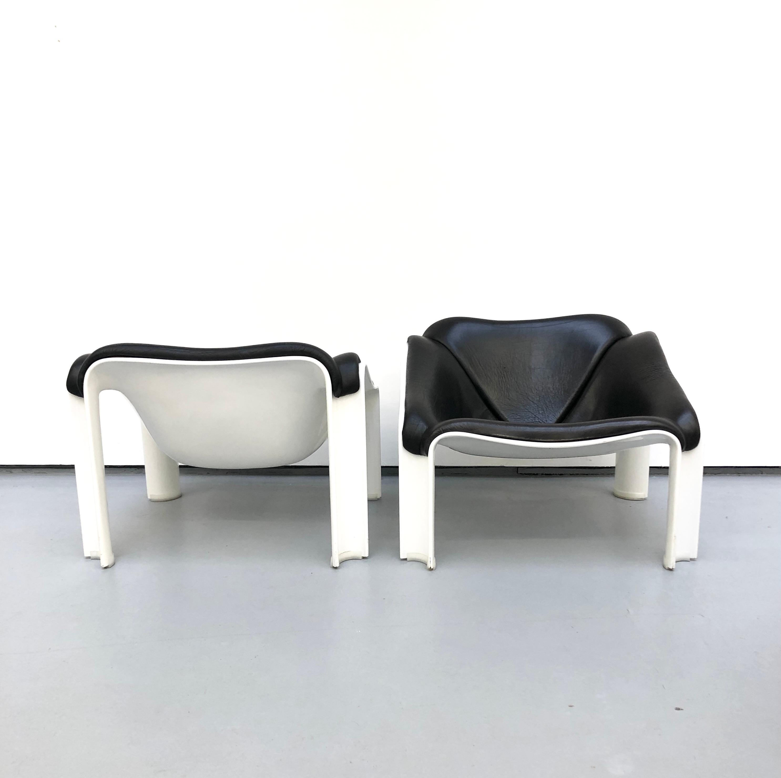 French Pair of Armchairs F300 by Pierre Paulin For Sale