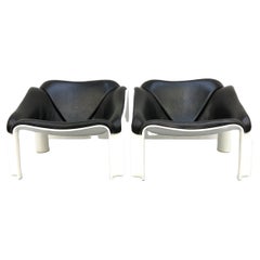Pair of Armchairs F300 by Pierre Paulin