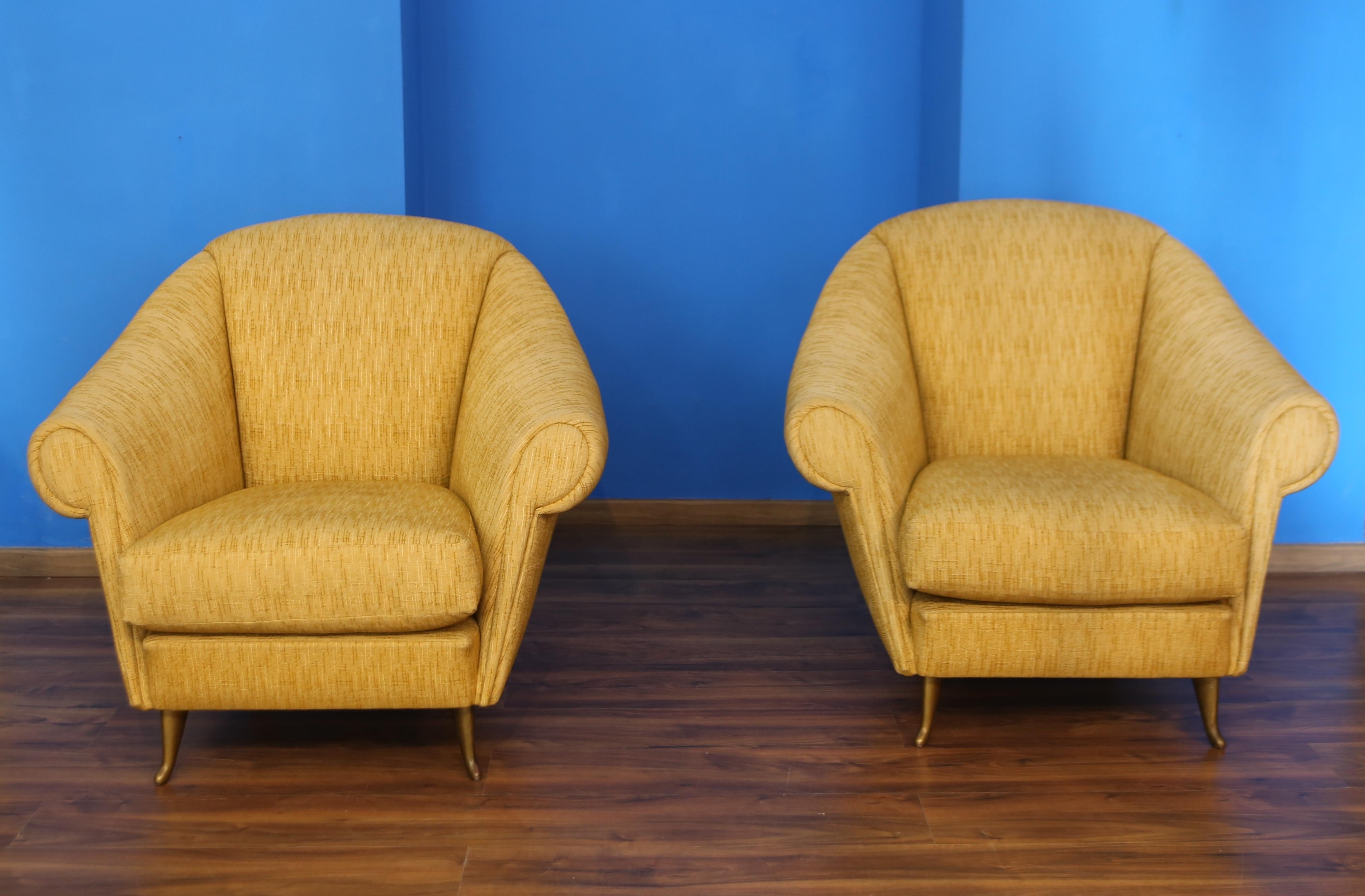 Pareja de sillones de los años 50 producidos por Isa Bergamo.
Estos sillones están en estado original, la tela es de los años 50. 
Listo para ser colocado en un entorno moderno