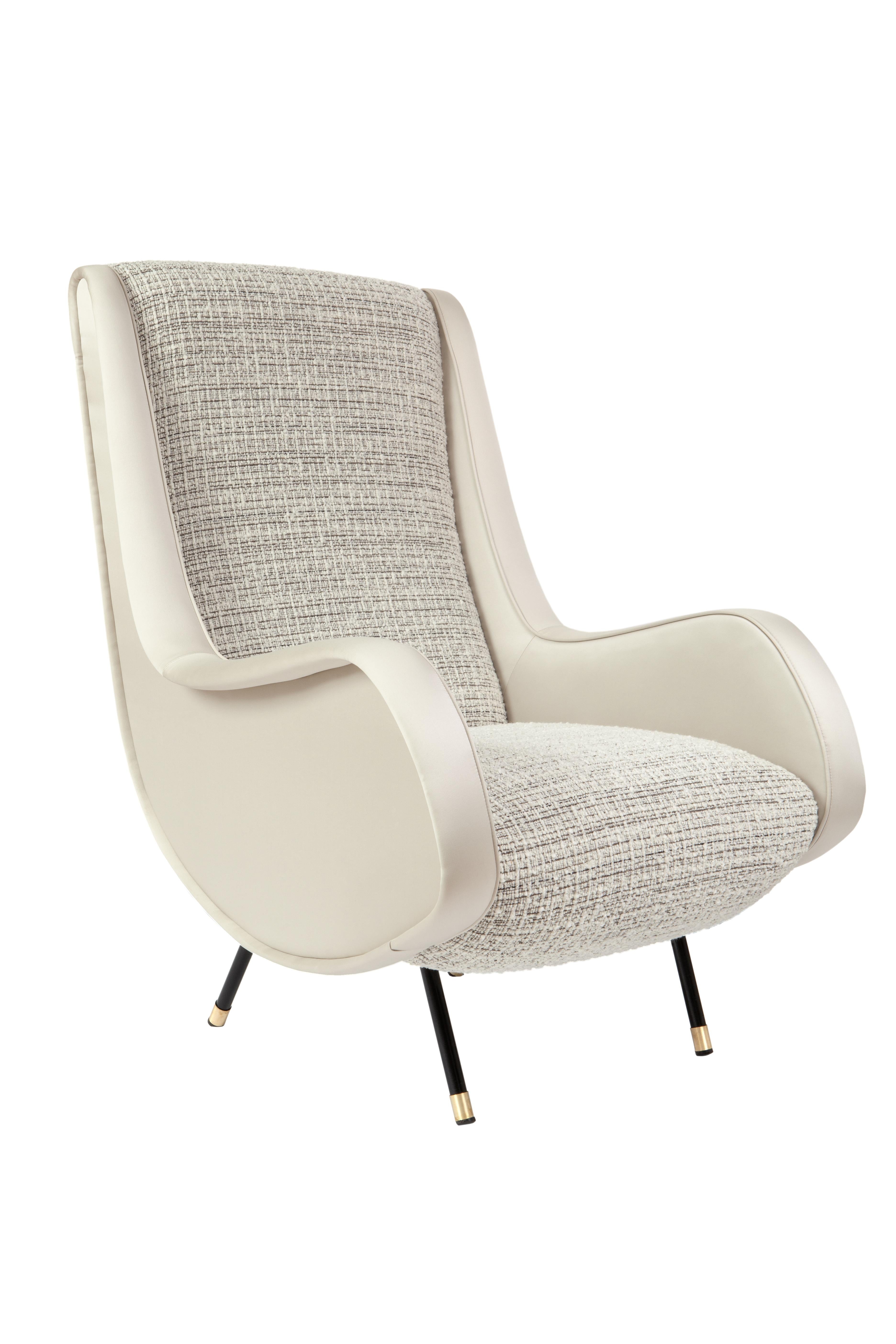 Pair of chairs form the 1960s with newly upholstered arms in cotton satin by Dedar with body upholstered in bouclé by Toyine Sellers

Seat height 38 cm.