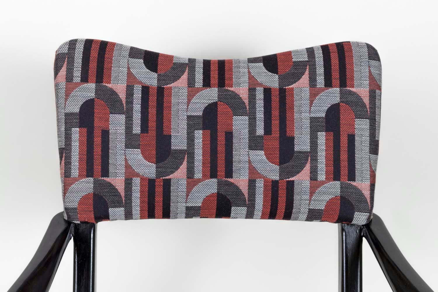 Paar Sessel aus schwarz lackiertem Holz:: 1970er Jahre (Ende des 20. Jahrhunderts) im Angebot