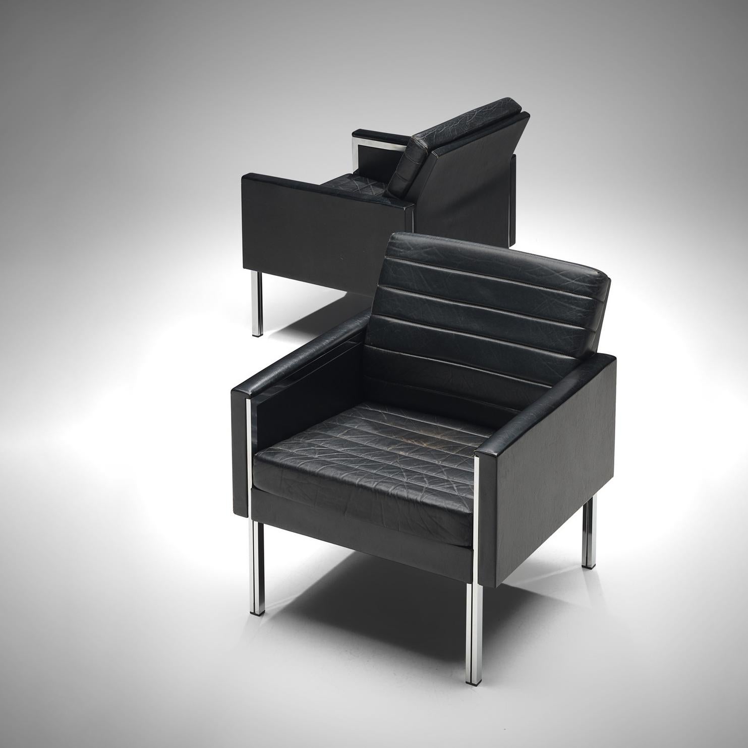 Paire de fauteuils danois en cuir noir et acier Bon état - En vente à Waalwijk, NL