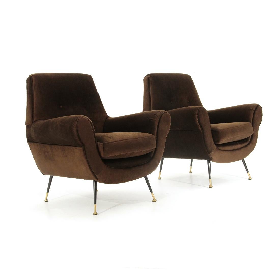 Pair of Italian made armchairs produced in the 1960s.
Wooden structure padded and lined with new brown velvet fabric.
Legs in black painted metal with brass tips and feet.
Good general conditions.

Dimensions: Length 85 cm, Height 58/76 cm.