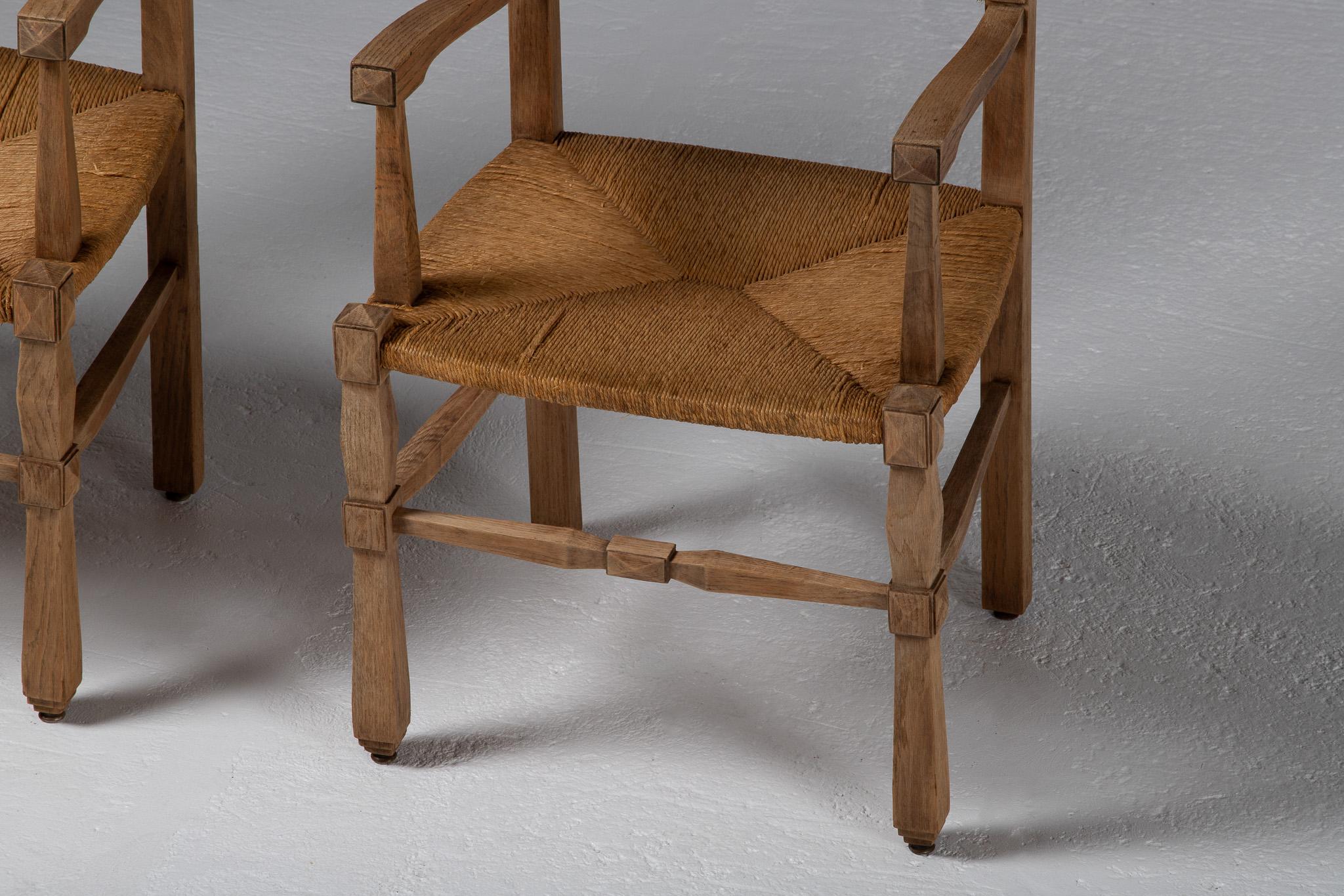Pair of Armchairs in Carved Oak and Rush, France, 1950s In Good Condition For Sale In Kaštel Sućurac, Splitsko-dalmatinska županija