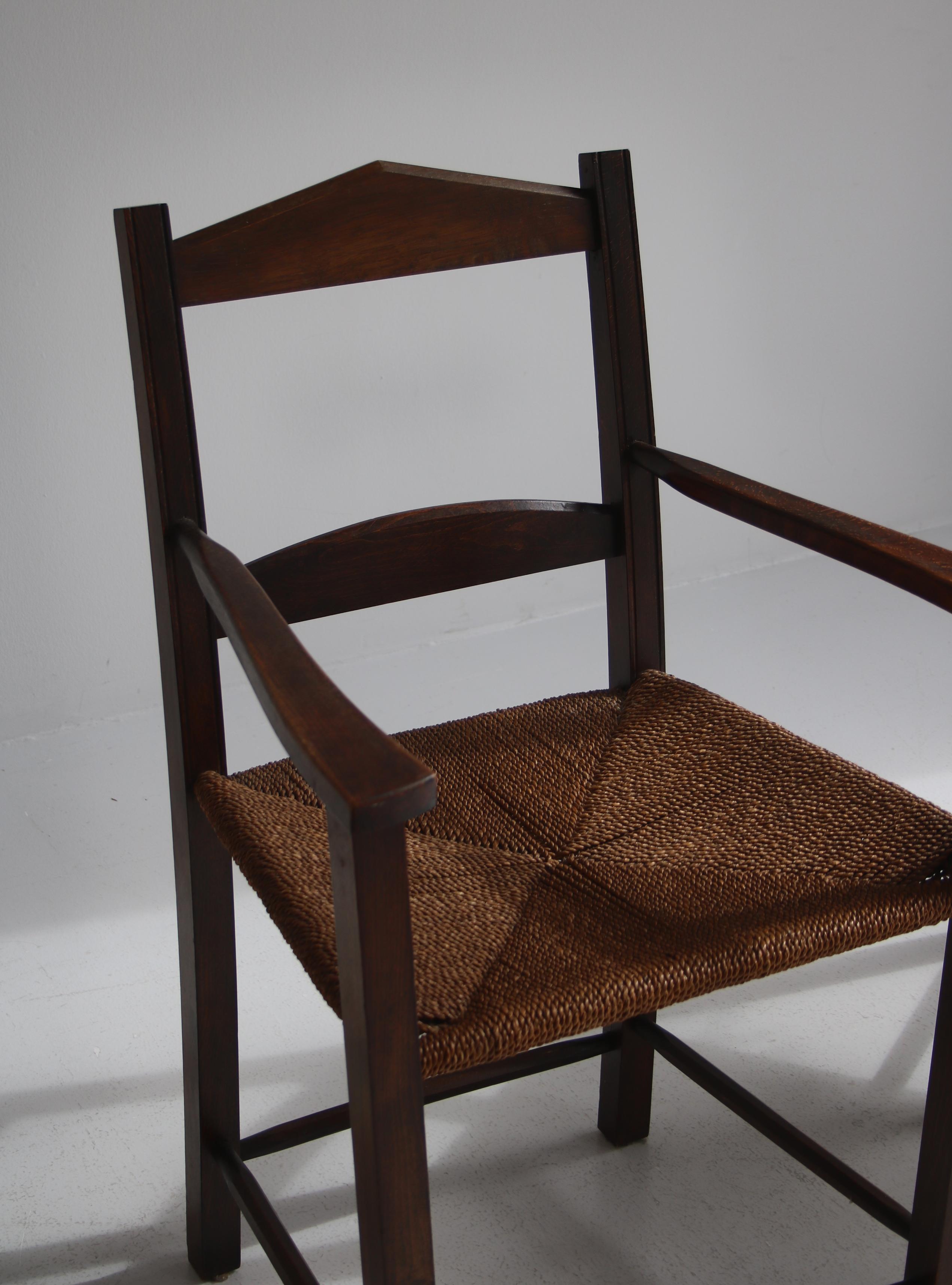 Paire de fauteuils d'ébéniste danois en pin teinté foncé et jonc de mer, années 1940 en vente 4