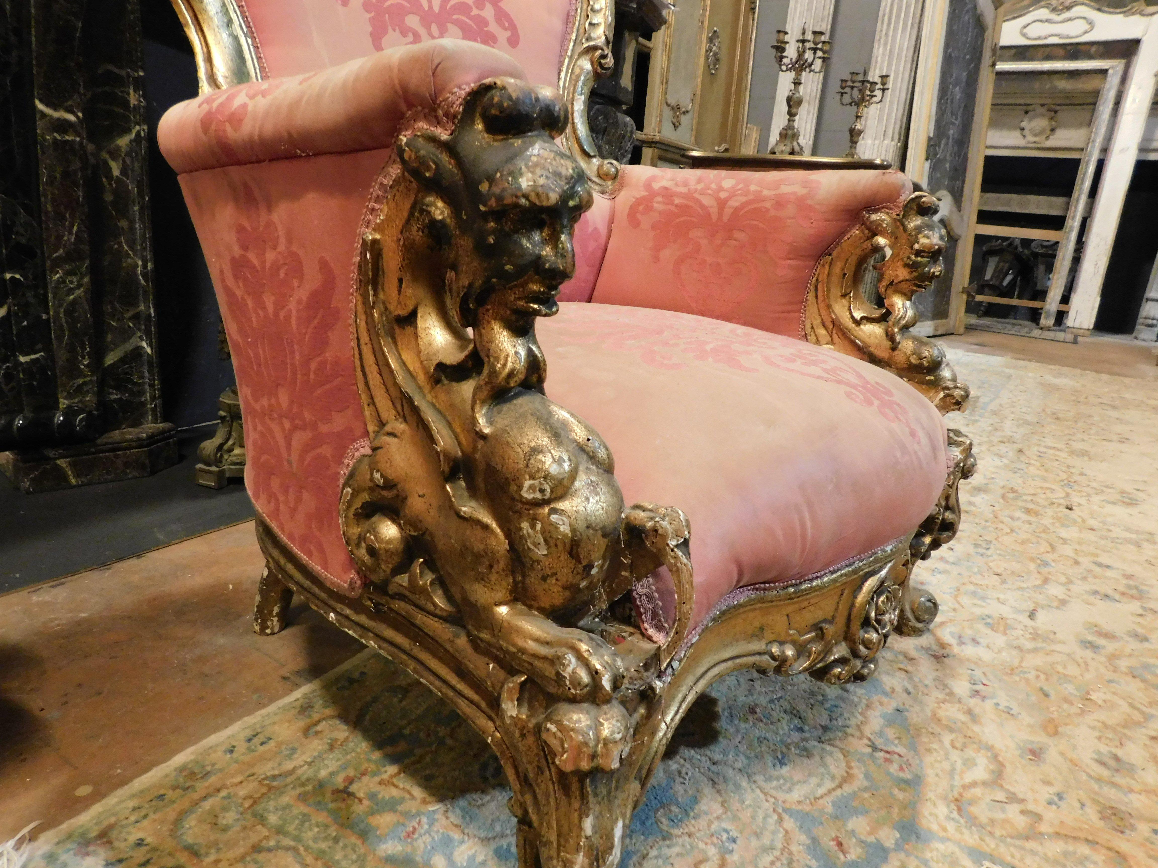 Pareja de sillones de madera dorada y ricamente tallada, tela roja, Italia en venta 3