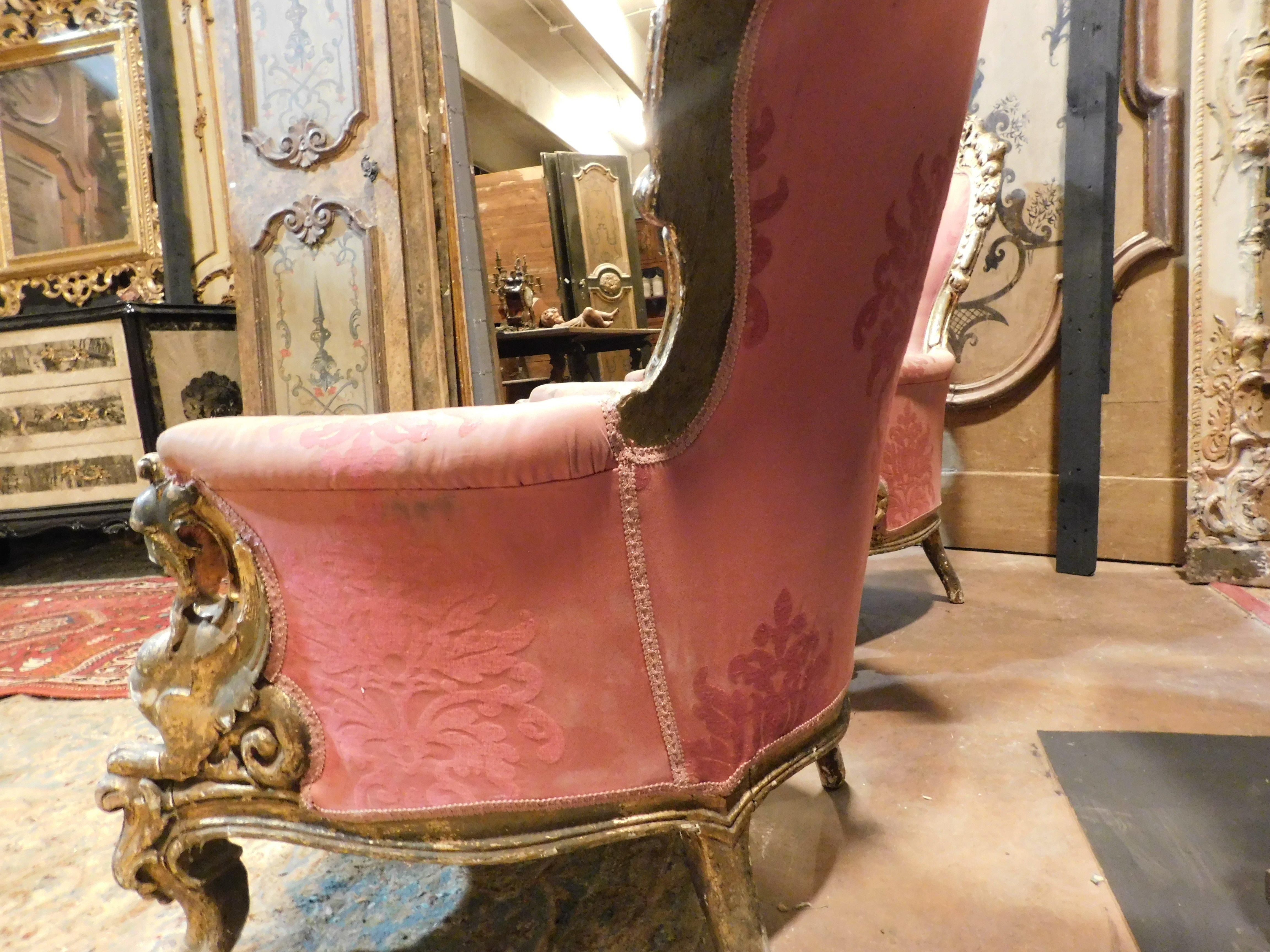 Pareja de sillones de madera dorada y ricamente tallada, tela roja, Italia en venta 5