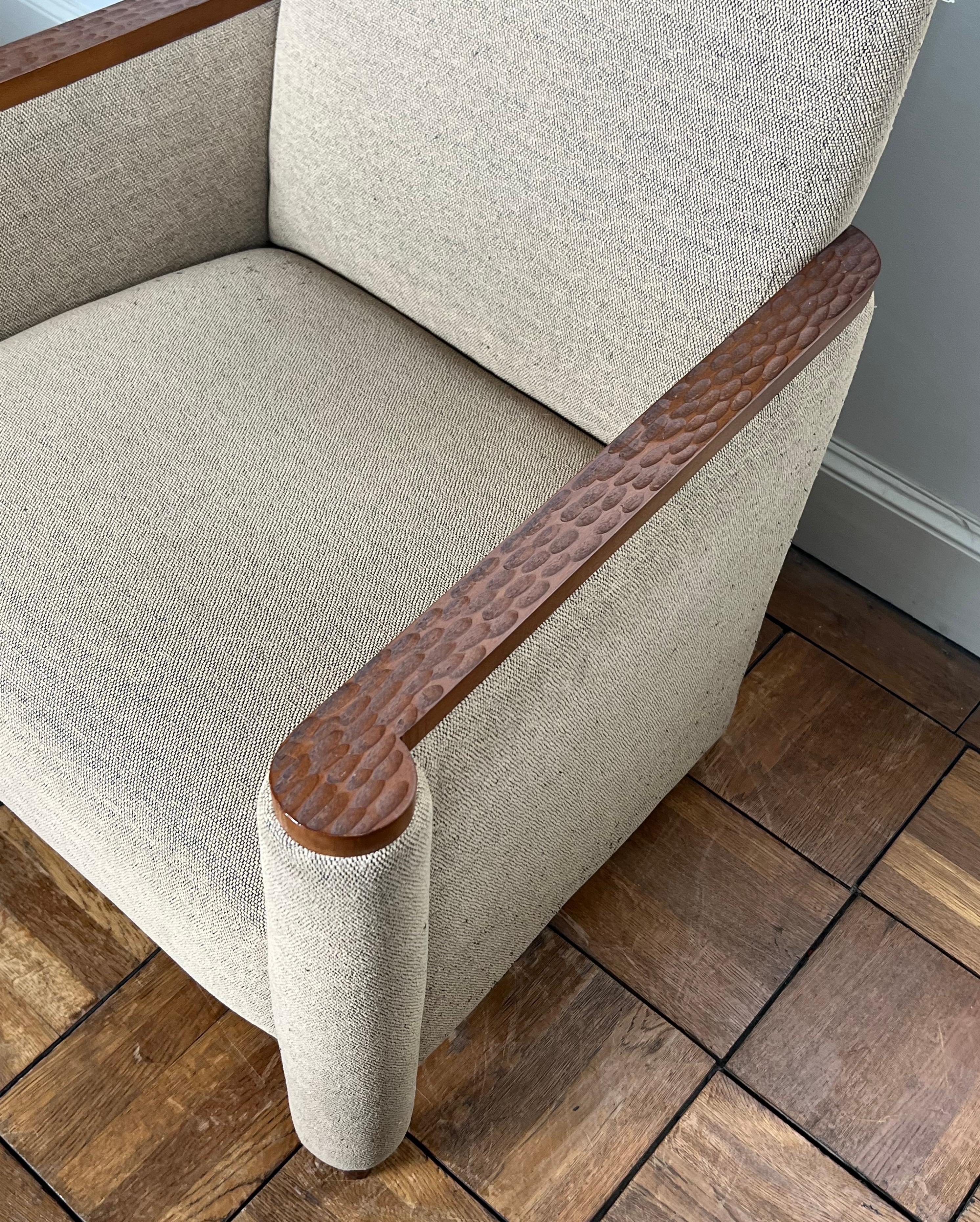 Legno Coppia di poltrone in legno sgrossato e tessuto screziato in vendita