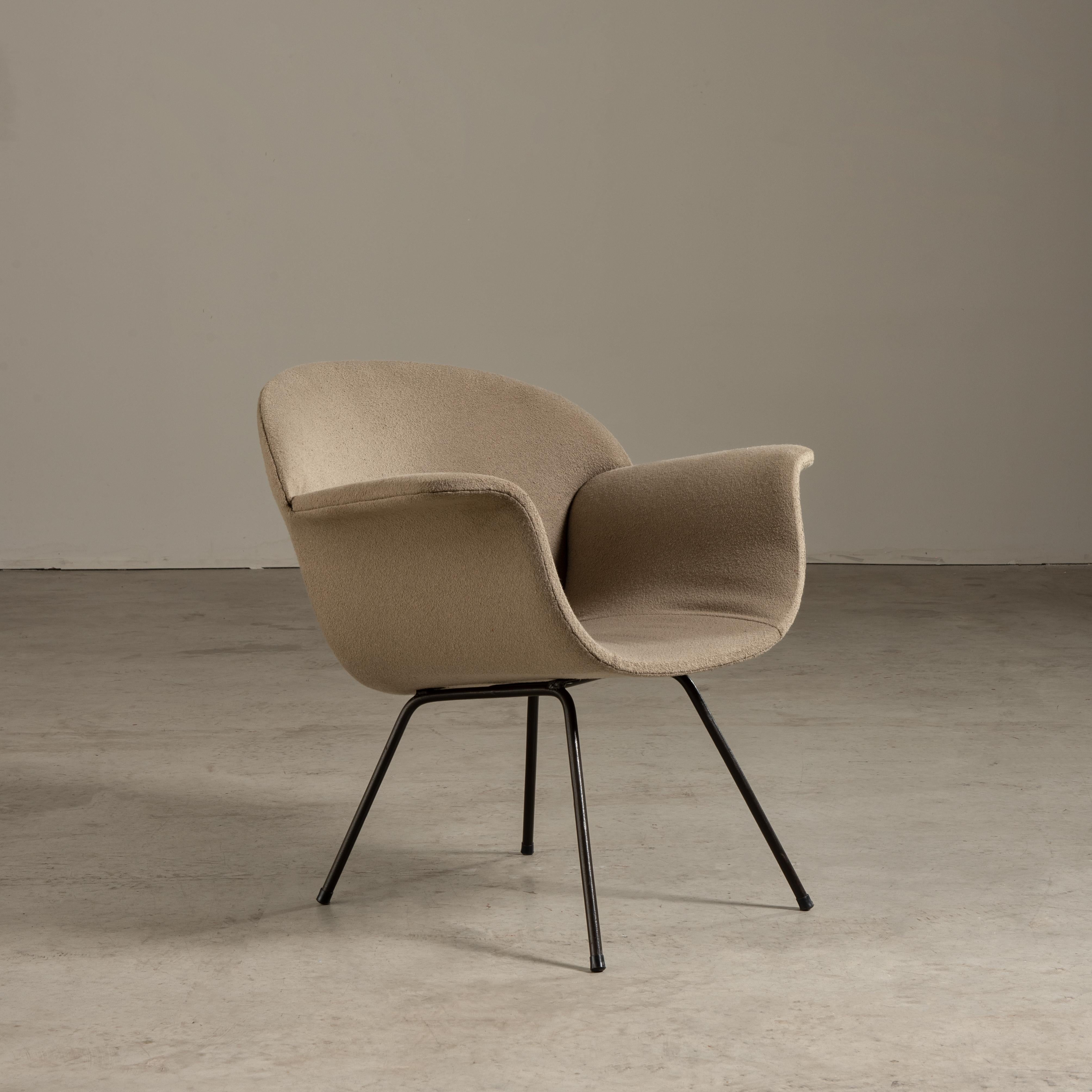 Paar Sessel aus grauem Stoff, von Carlo Hauner, brasilianische Mid-Century Modern-Sessel (Moderne der Mitte des Jahrhunderts) im Angebot