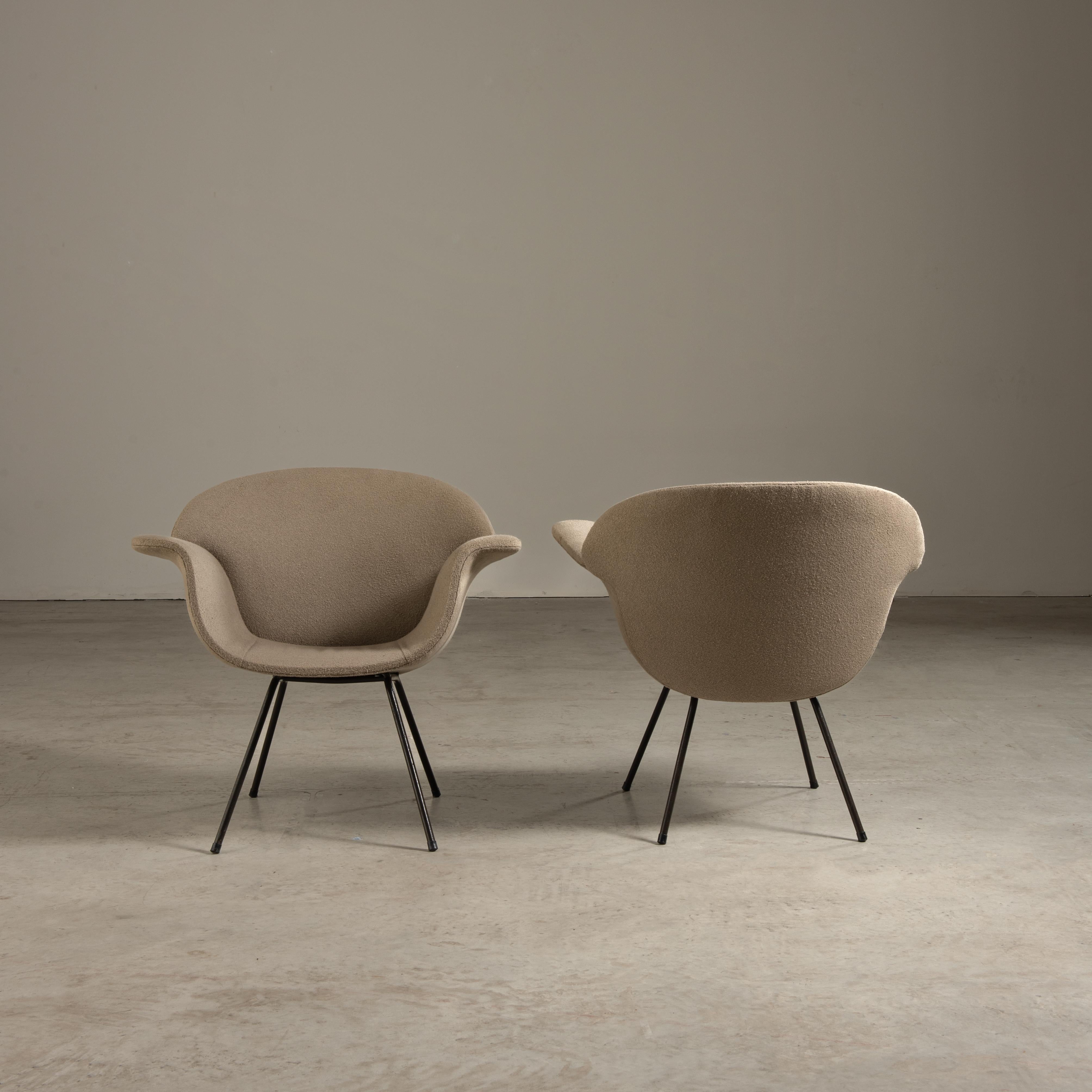 Paar Sessel aus grauem Stoff, von Carlo Hauner, brasilianische Mid-Century Modern-Sessel (Brasilianisch) im Angebot