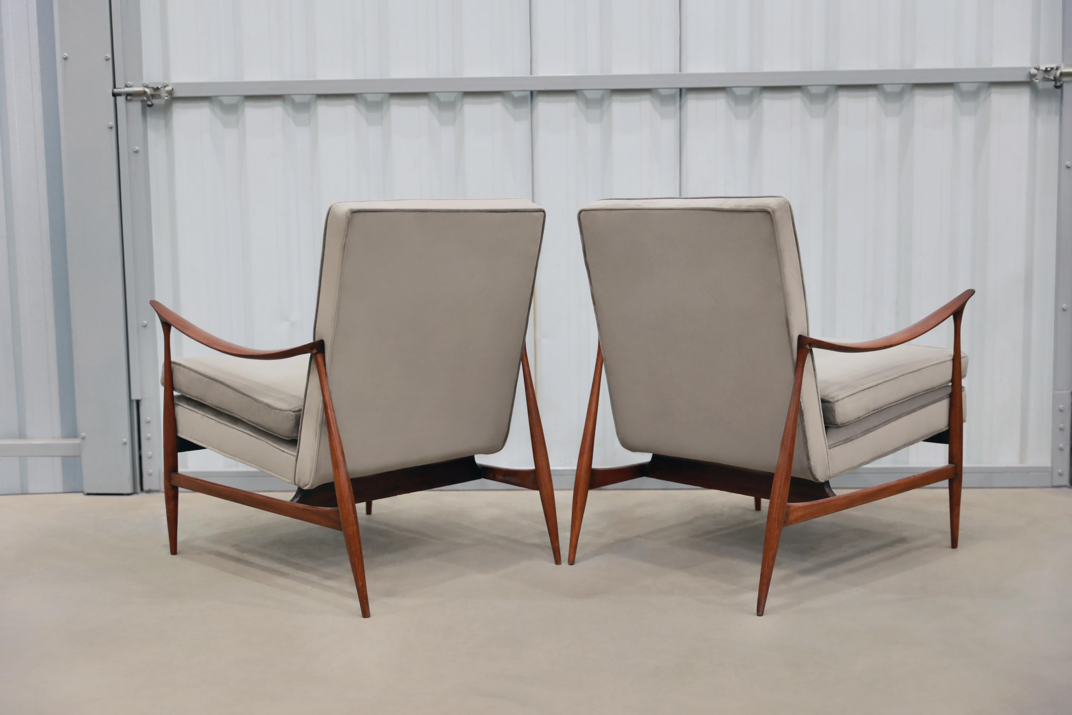 Hand-Carved Brazilian Modern Armchairs in Hardwood & Brown Fabric, Jorge Zalszupin, c. 1950s For Sale