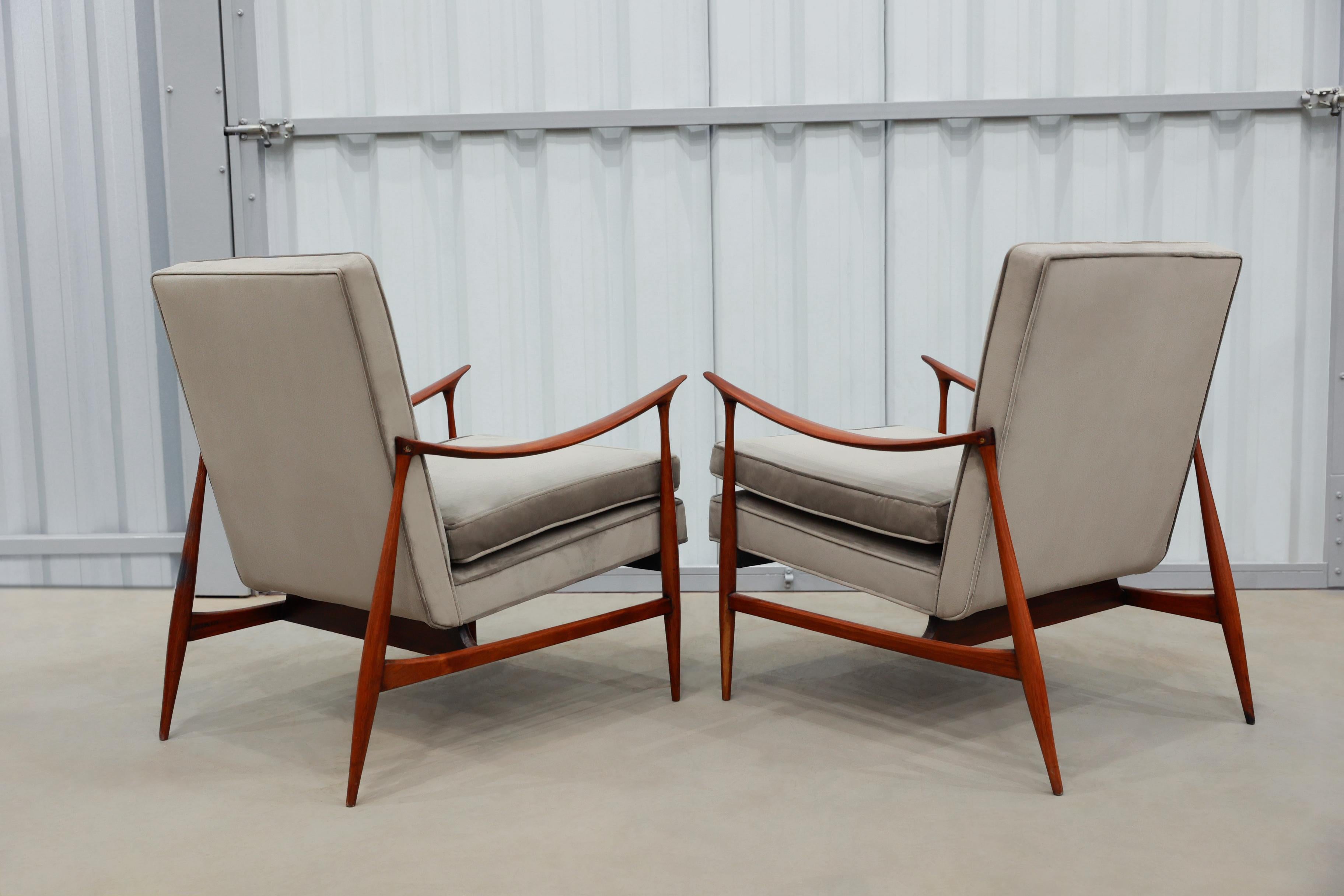 Brazilian Modern Armchairs in Hardwood & Brown Fabric, Jorge Zalszupin, c. 1950s For Sale 2