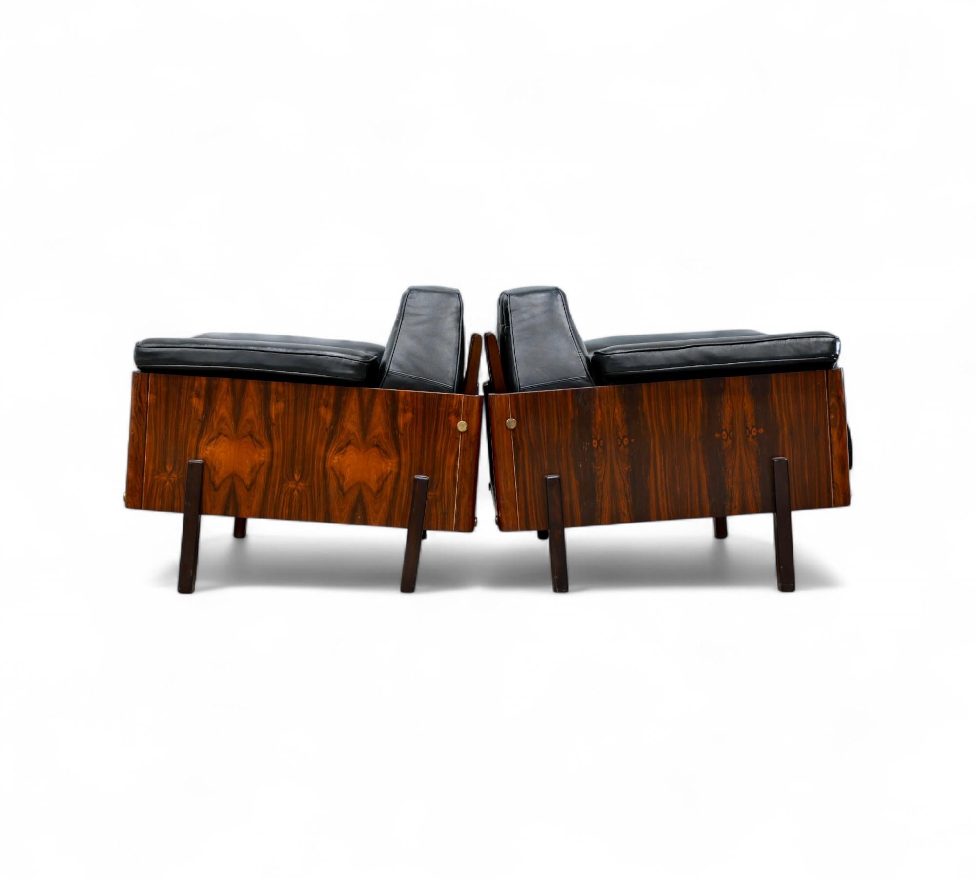 Mid-Century Modern Pair of Armchairs in Hardwood & Black Leather, Bertomeu, 1960s - Lot 684A For Sale
