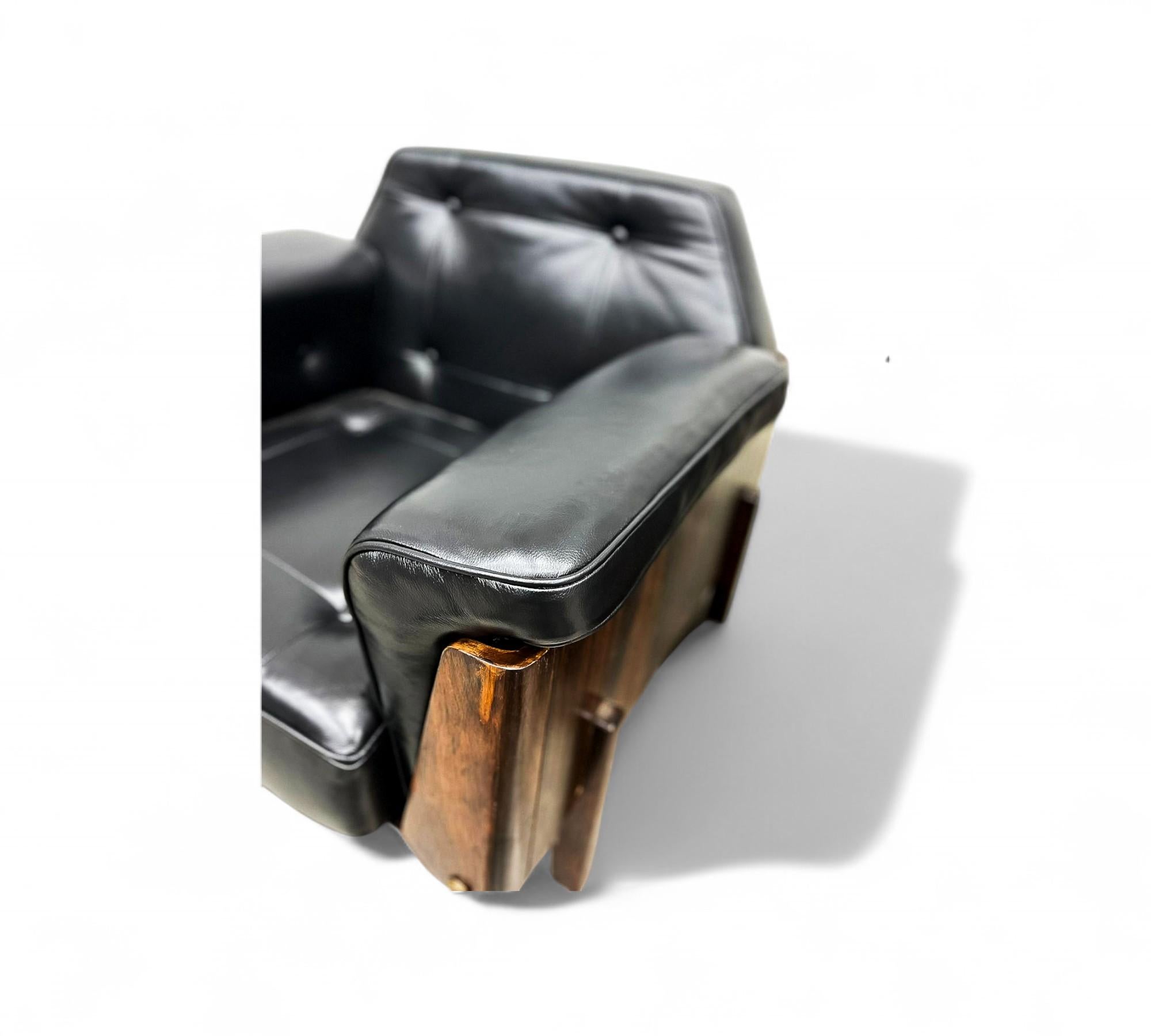 Pair of Armchairs in Hardwood & Black Leather, Bertomeu, 1960s - Lot 684A For Sale 2