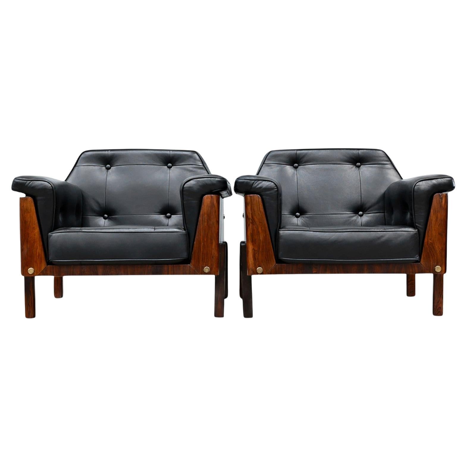 Pair of Armchairs in Hardwood & Black Leather, Bertomeu, 1960s - Lot 684A For Sale