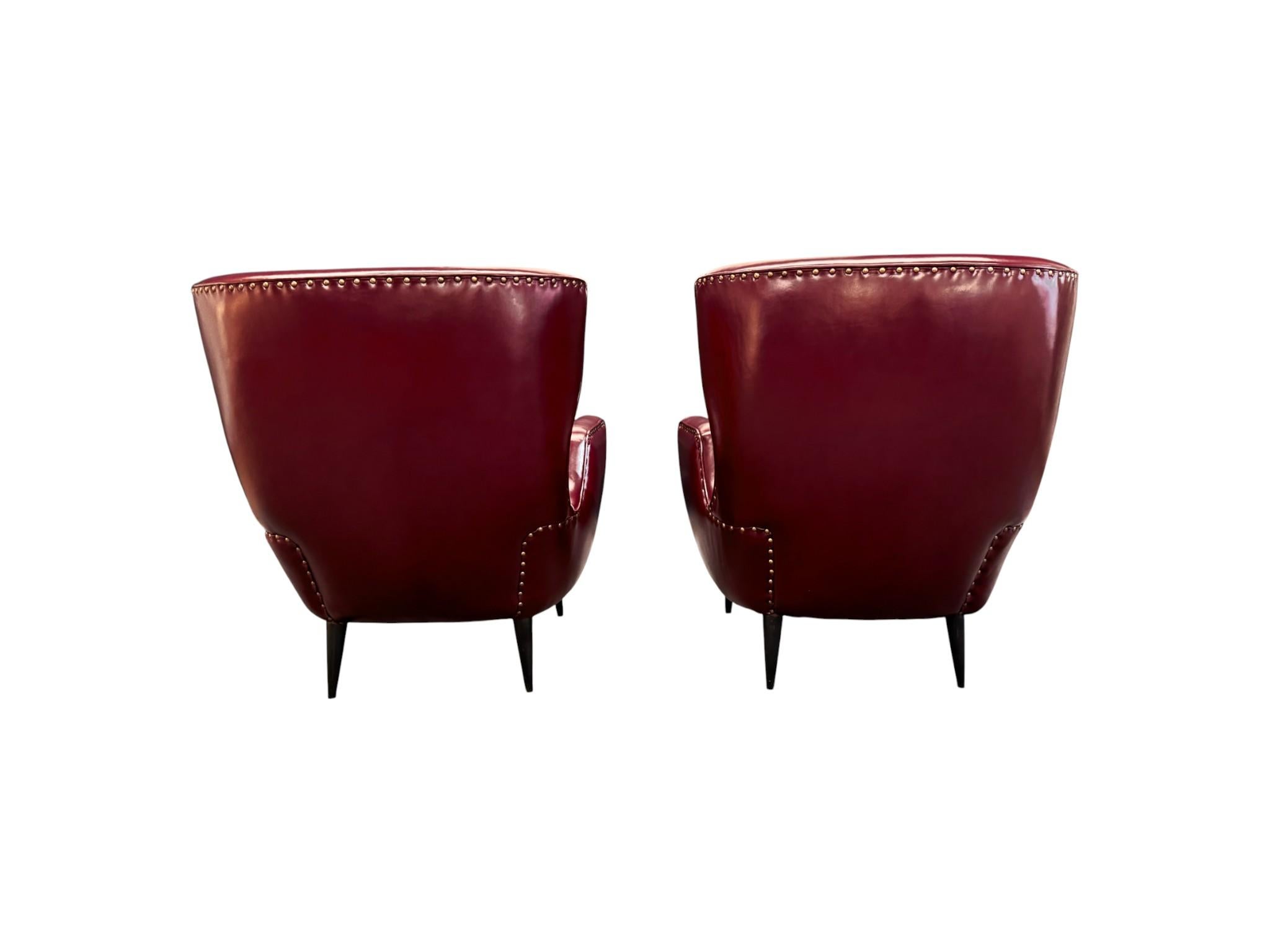 Pareja de Sillones en Madera, Cuero y Boucle, Carlo Hauner, Años 50 - Lote 466 en Bueno estado para la venta en New York, NY